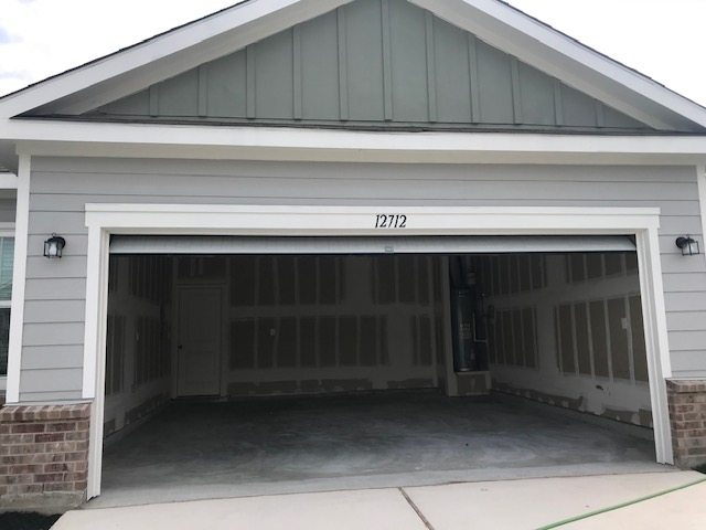 Pet-Friendly Furnished 3BR Home | WiFi, Office & Fenced Yard - Photo 3