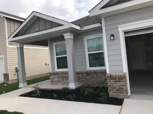 Pet-Friendly Furnished 3BR Home | WiFi, Office & Fenced Yard - Photo 2
