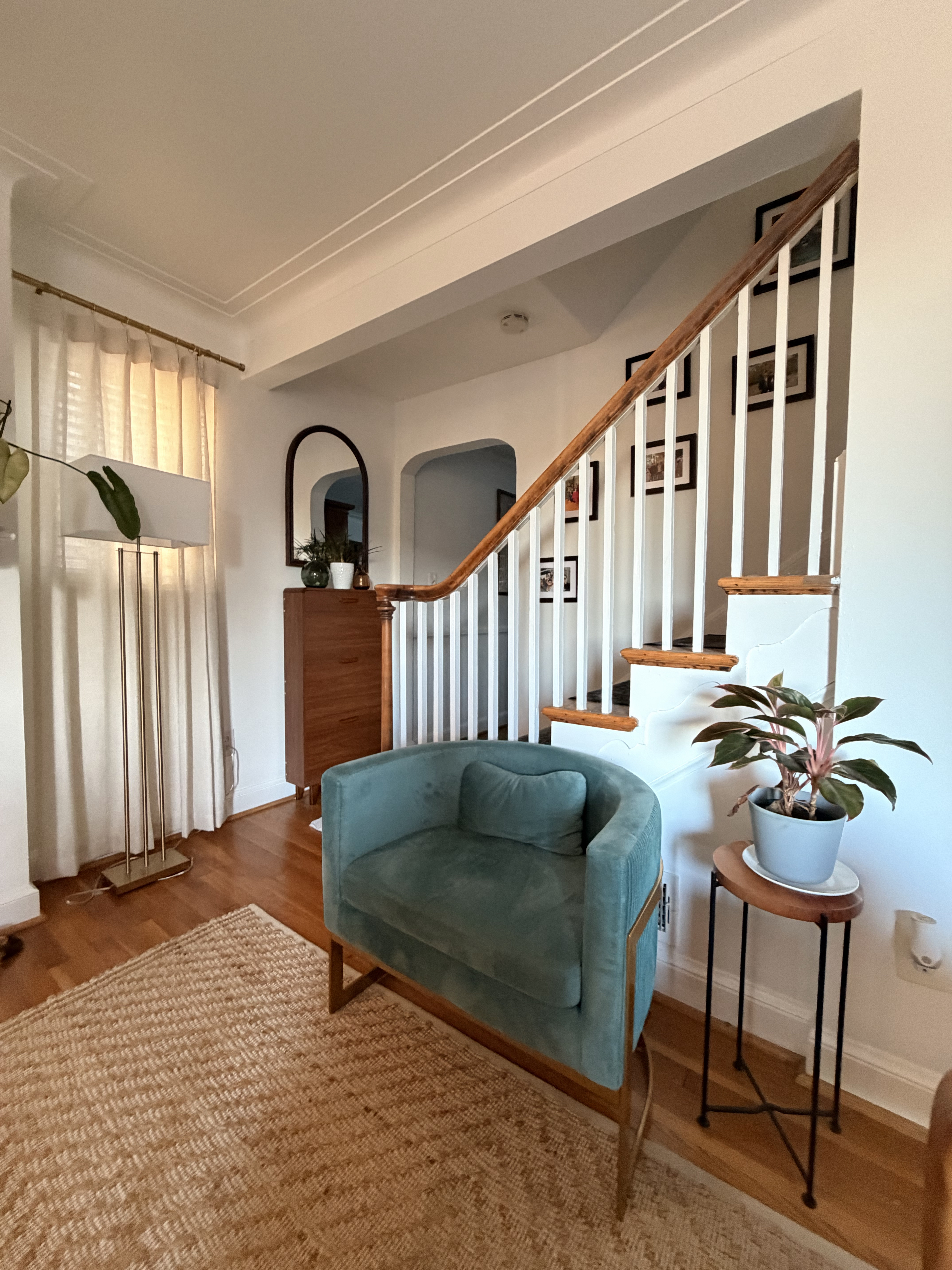 Fully Furnished Updated 3/4 House - Photo 3