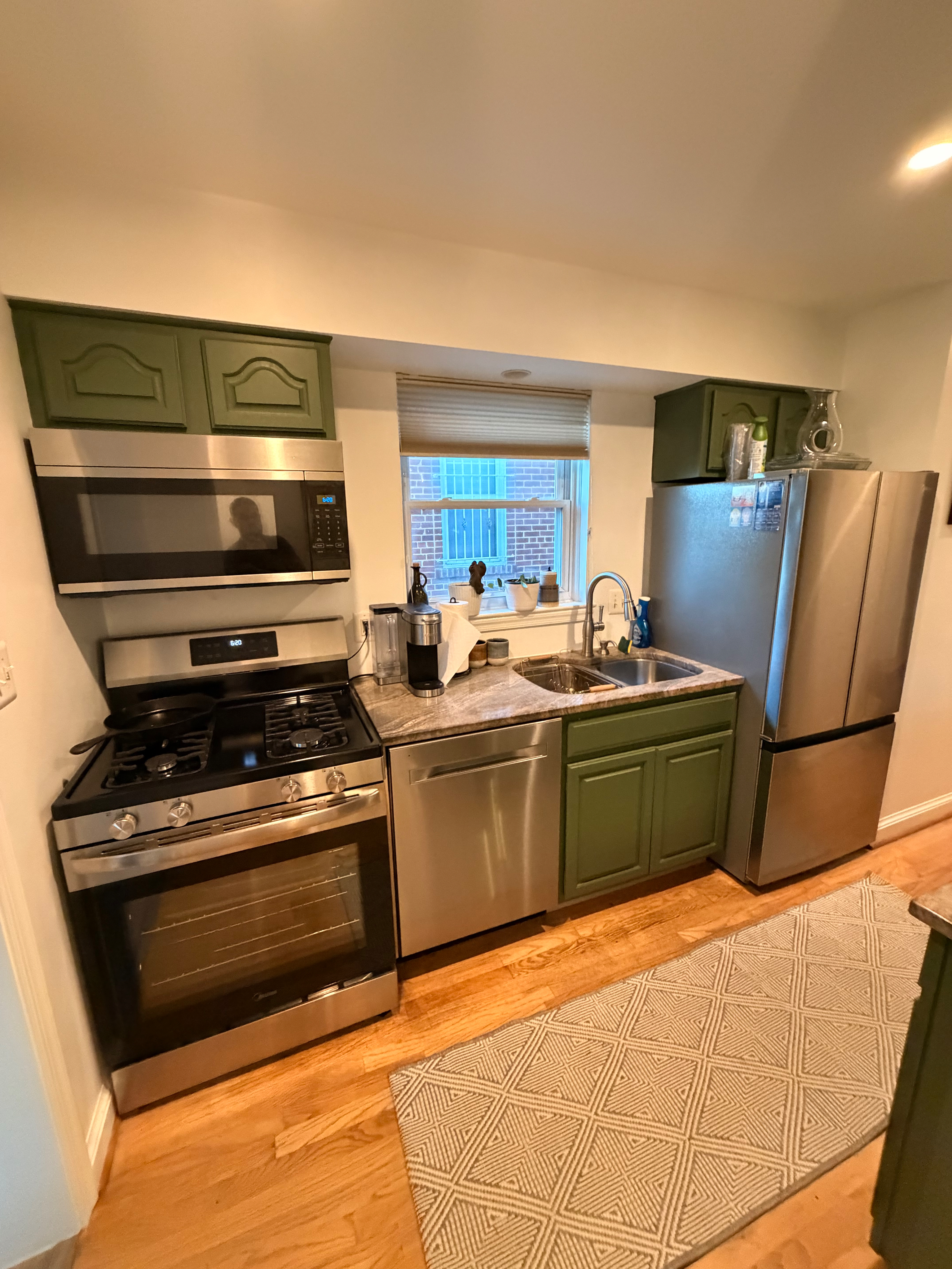 Fully Furnished Updated 3/4 House - Photo 6
