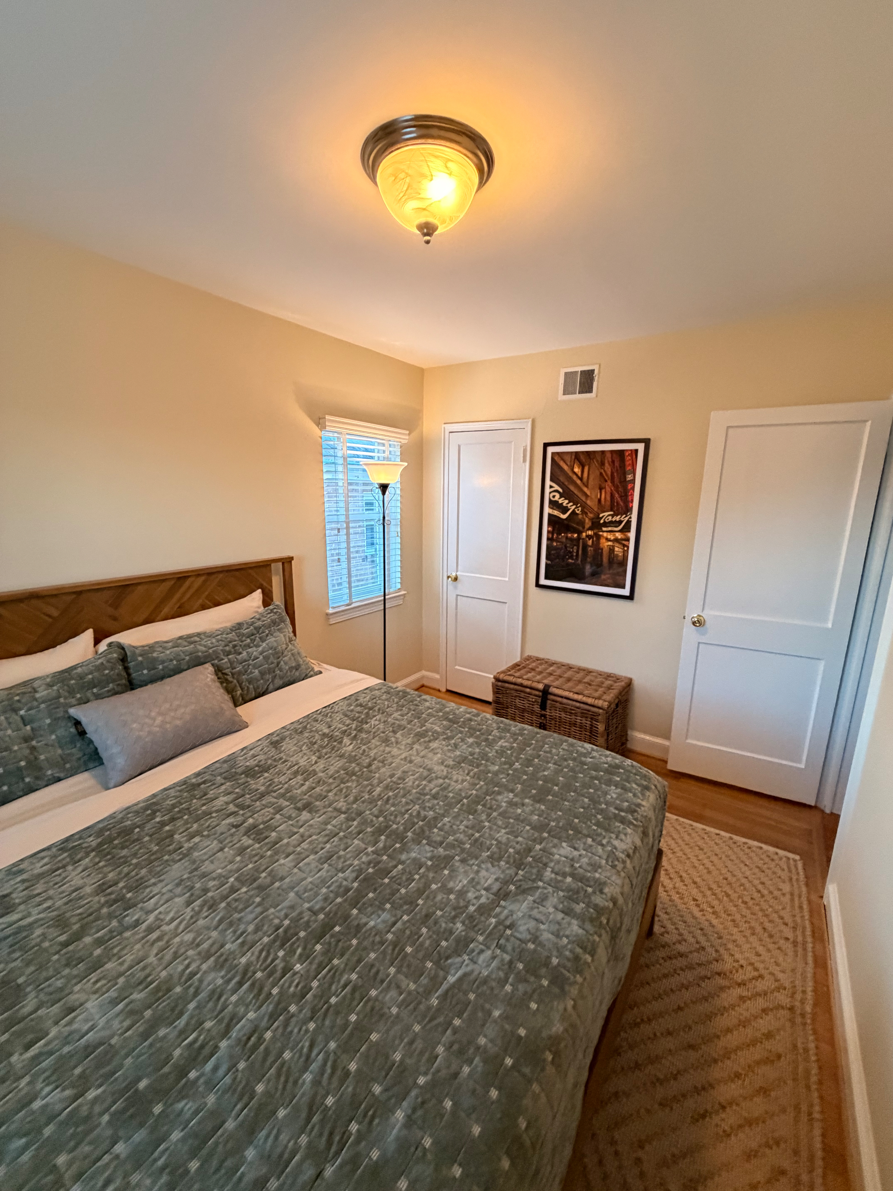 Fully Furnished Updated 3/4 House - Photo 9