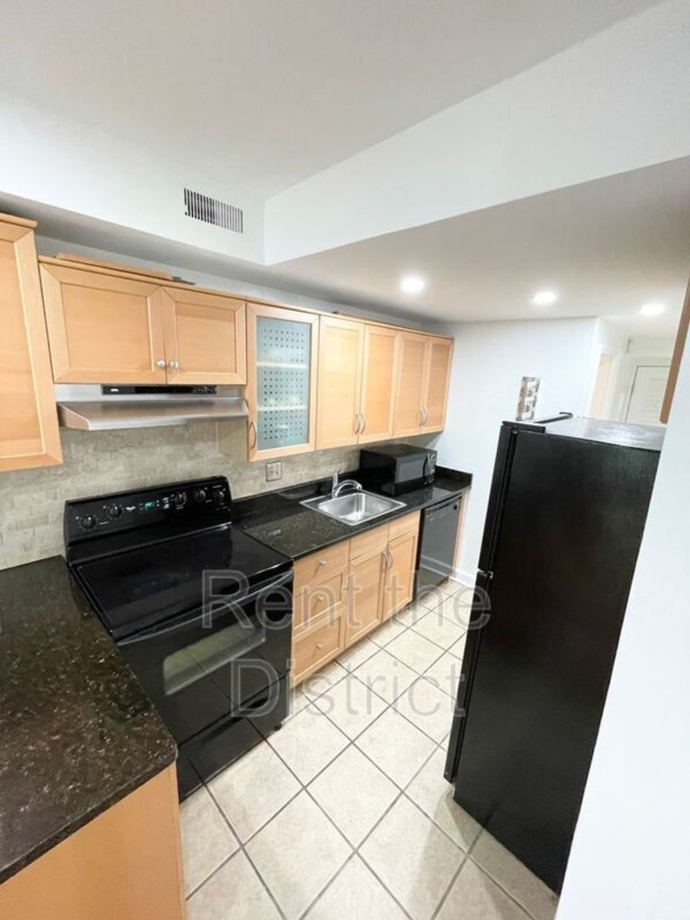 Pet-Friendly Capitol Hill 2BR | 2 Parking Spaces | Flexible 3-12 Month Leases - Photo 7