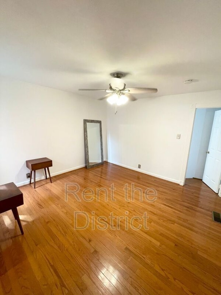 Pet-Friendly Capitol Hill 2BR | 2 Parking Spaces | Flexible 3-12 Month Leases - Photo 11