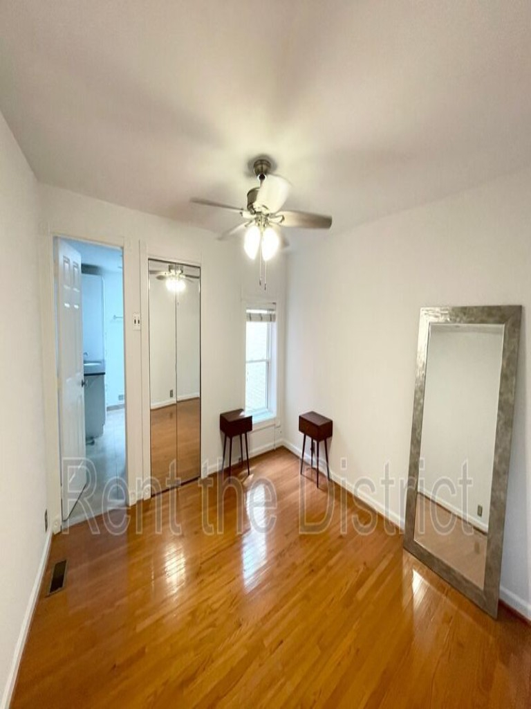Pet-Friendly Capitol Hill 2BR | 2 Parking Spaces | Flexible 3-12 Month Leases - Photo 12