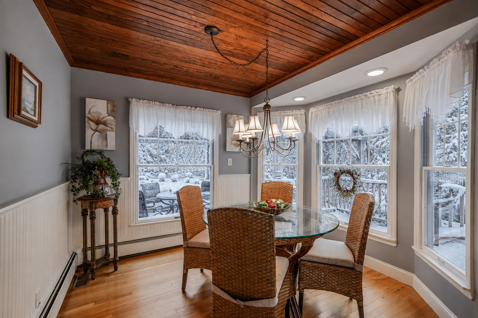 Waterfront 4BR Northport Winter Rental | Utilities Included - Photo 6