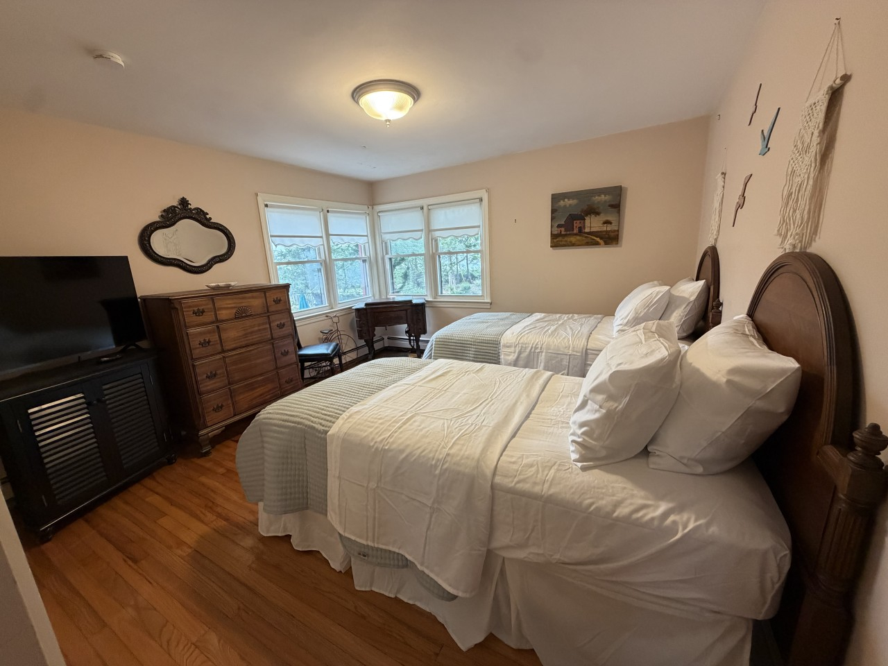 Waterfront 4BR Northport Winter Rental | Utilities Included - Photo 11