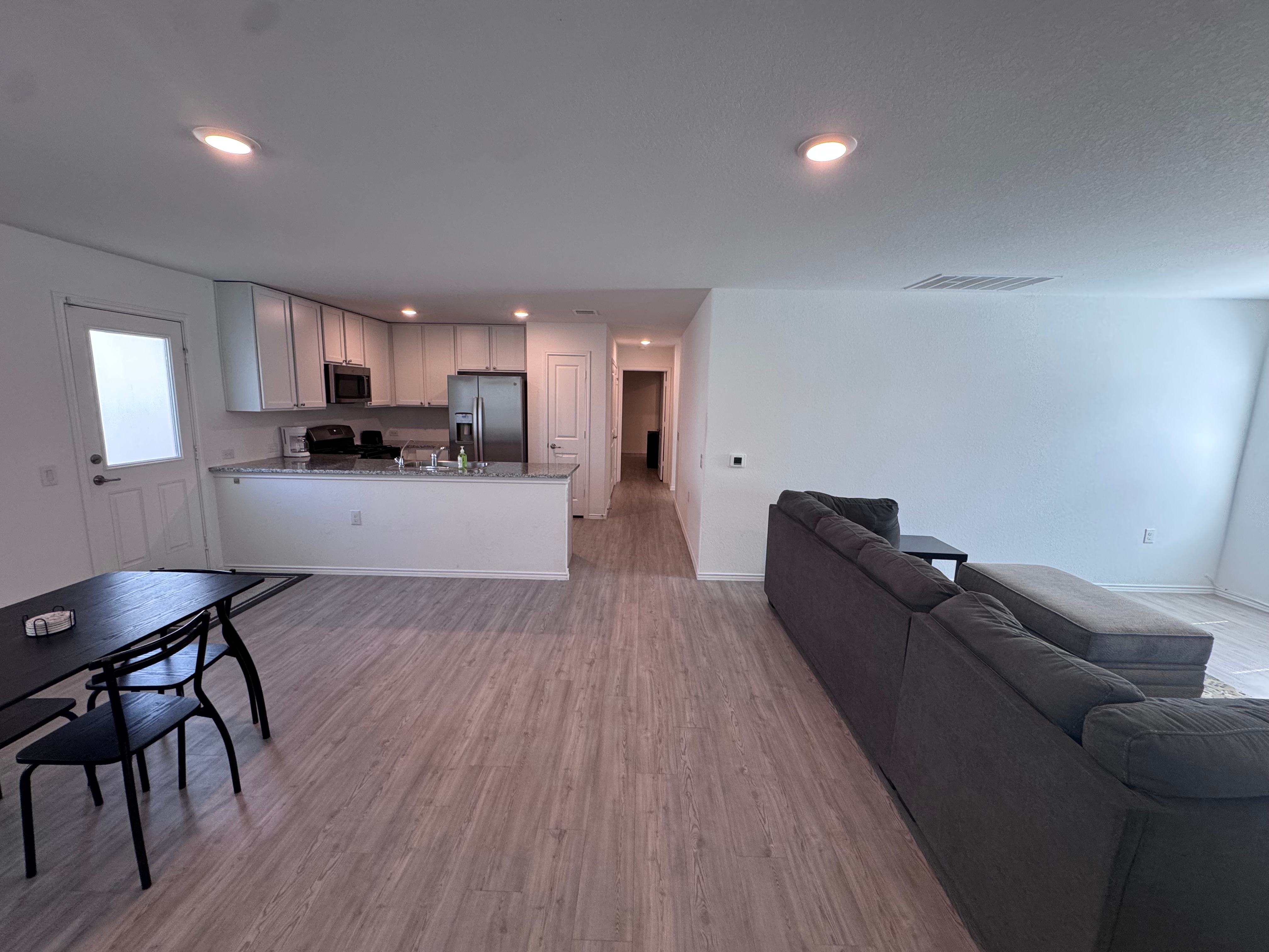 Spacious Furnished 3BR/2BA Home with Utilities & Internet Included - Convenient South San Antonio Lo - Photo 12