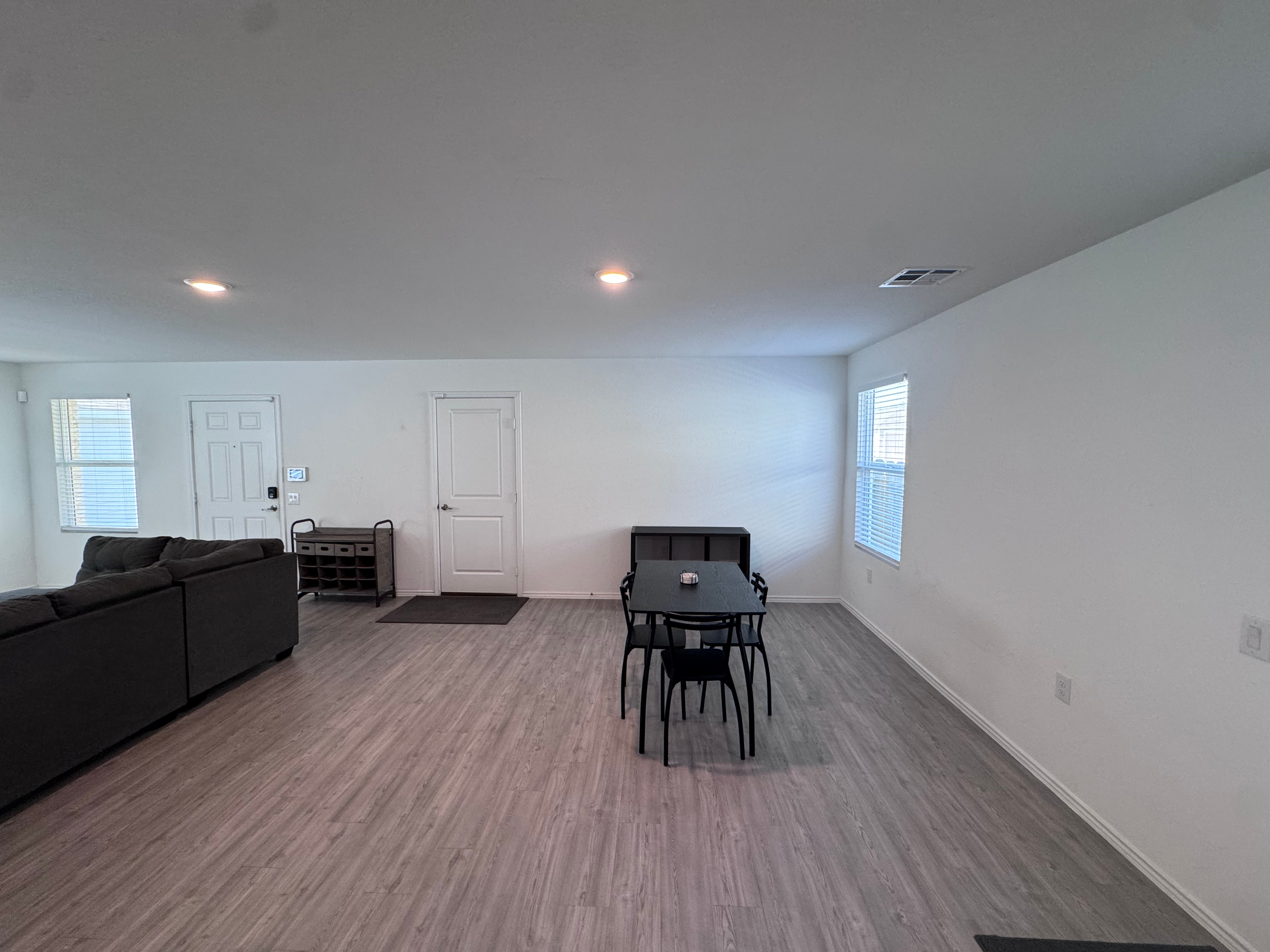 Spacious Furnished 3BR/2BA Home with Utilities & Internet Included - Convenient South San Antonio Lo - Photo 9