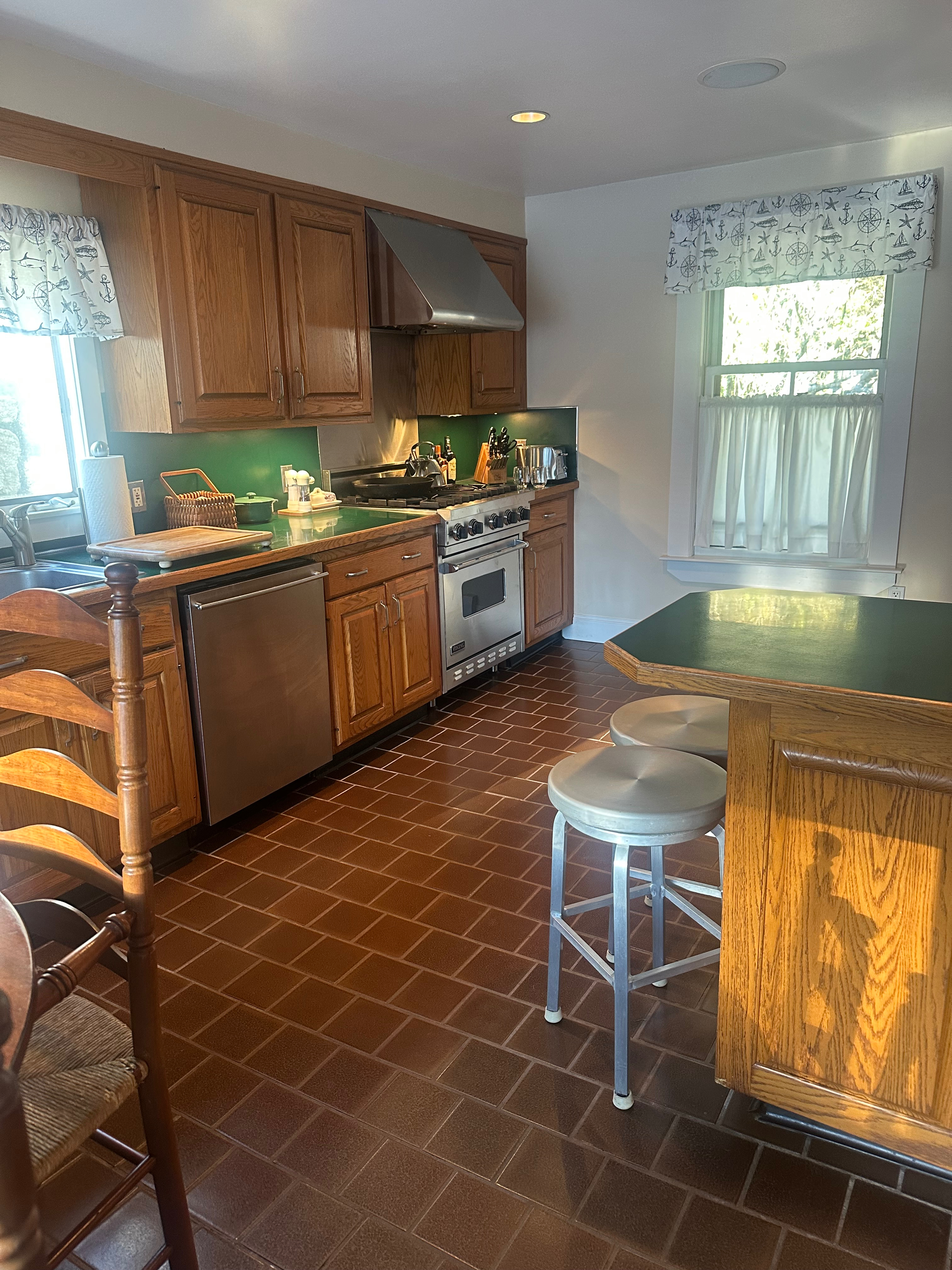 Quaint,  beautiful apartment very near historic old town Marblehead, MA - Photo 9