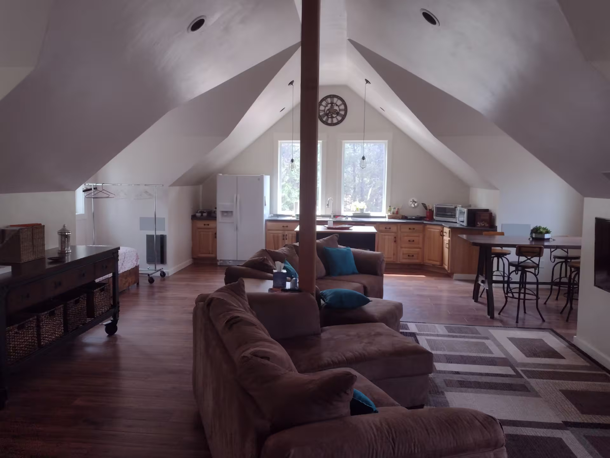 Spacious Furnished Apartment with Private Entrance, Garage & Yard - Wooded Setting - Photo 3