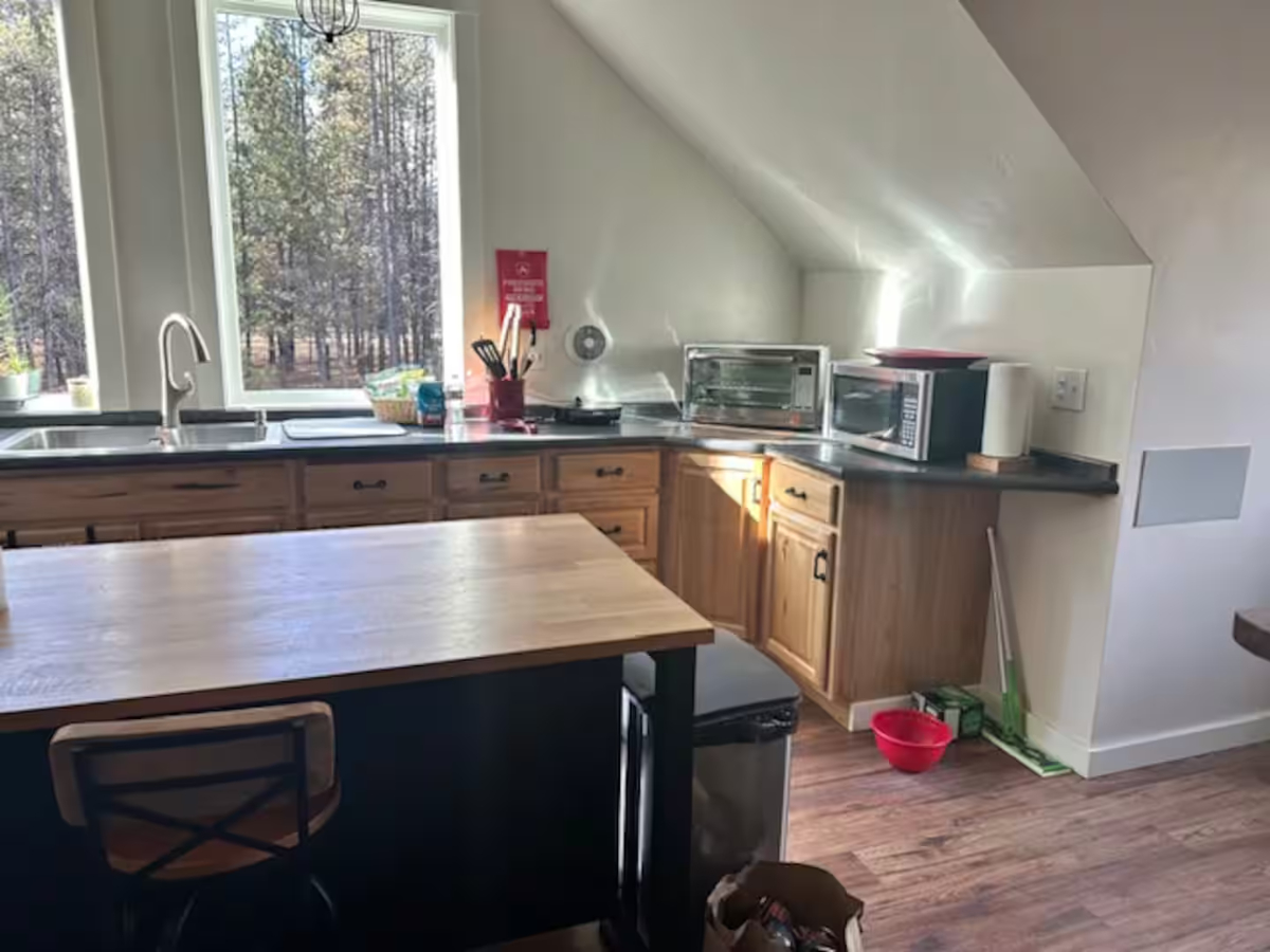 Spacious Furnished Apartment with Private Entrance, Garage & Yard - Wooded Setting - Photo 6