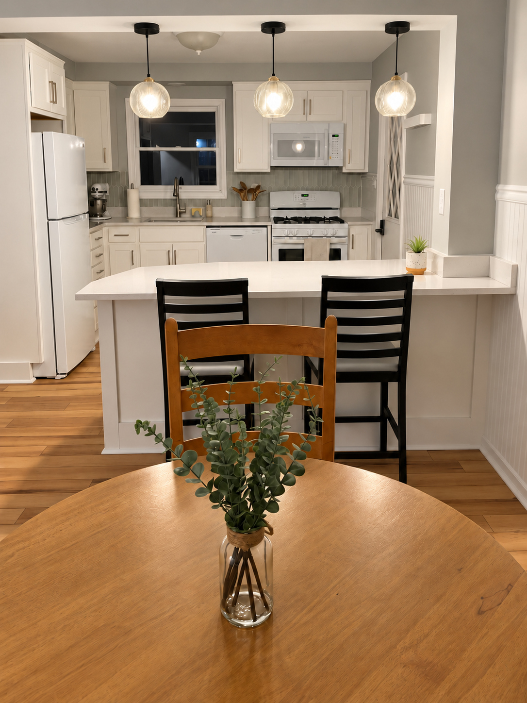 Renovated 3-Bedroom Delmar Home with Private Yard & Laundry - Photo 3