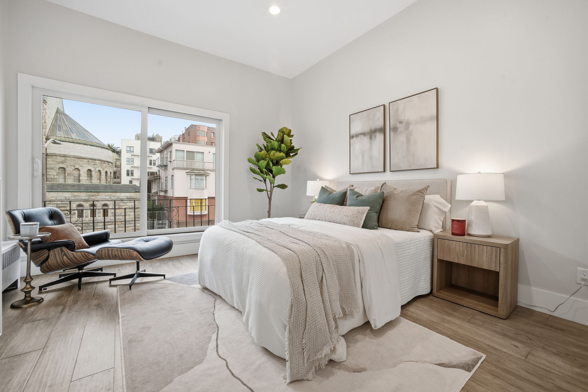 Designer Top-Floor 1BR in Pacific Heights - Photo 2