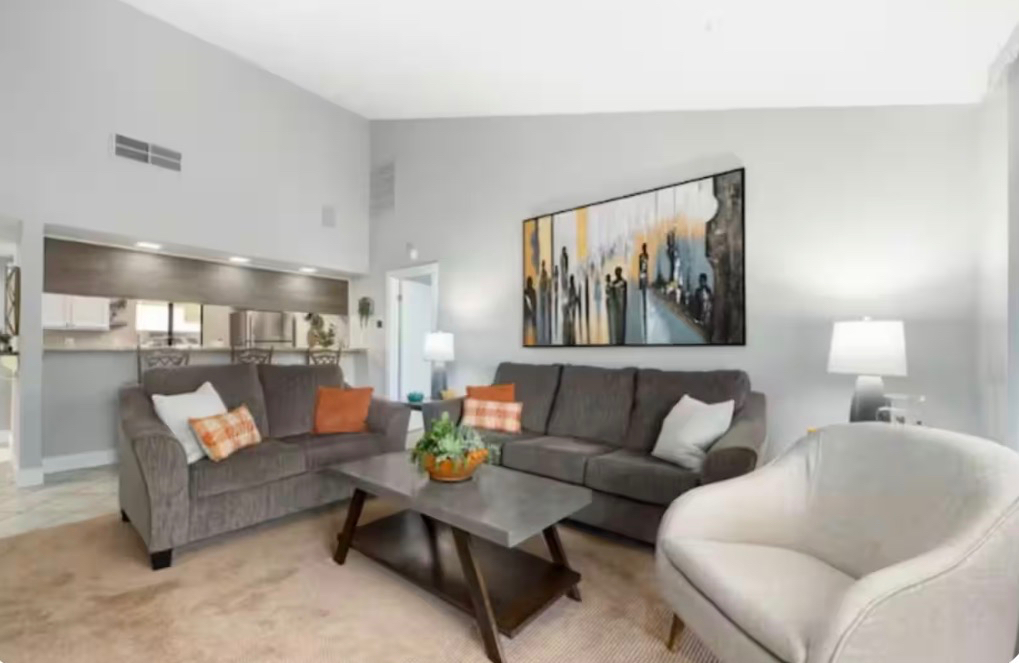 Furnished 2-Suite Golf-Course Townhouse, Pool and Hot Tub Access