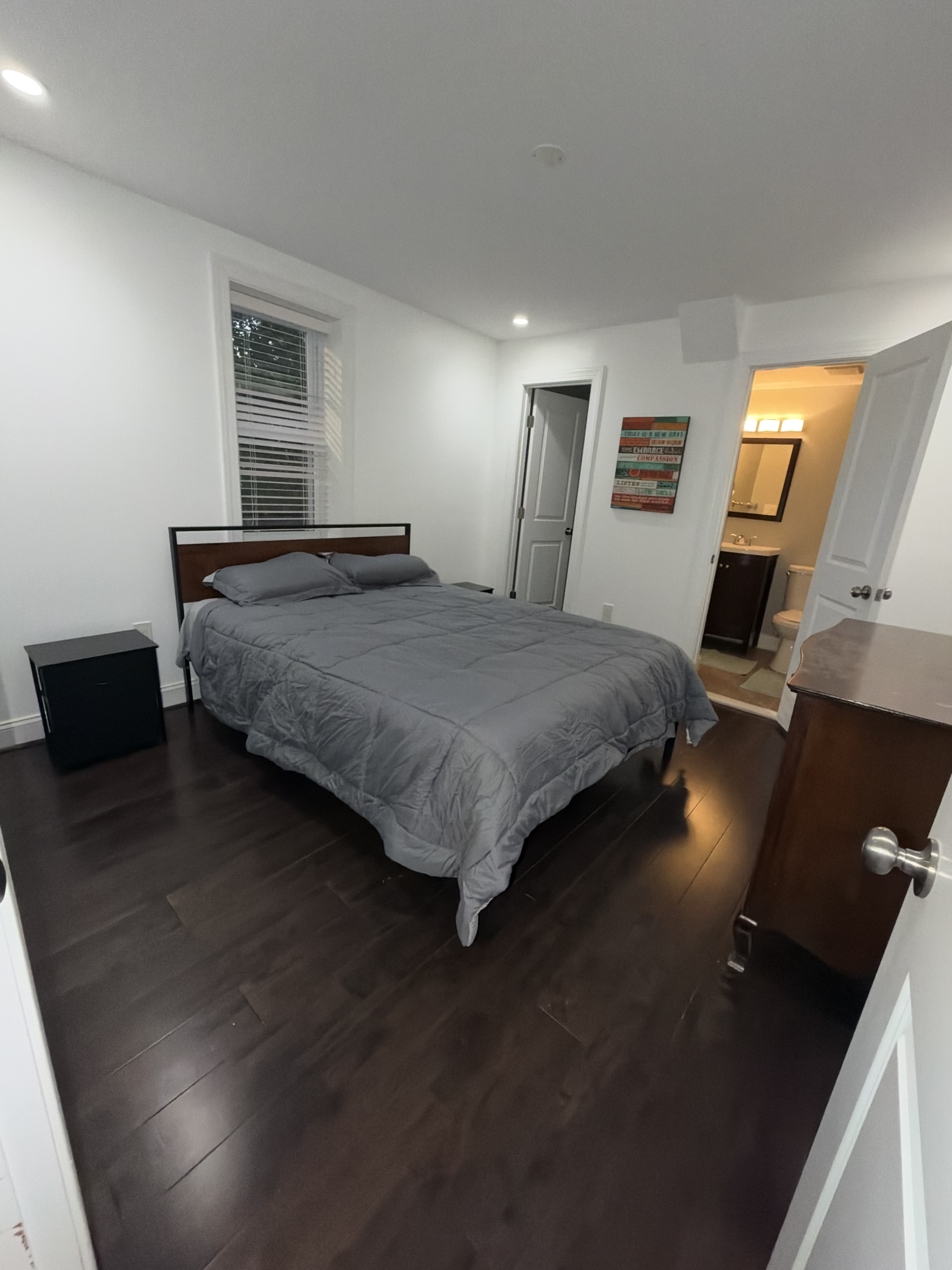 Spacious, Private, Furnished 2 Bed 2 Bath Condo in Brightwood DC - Photo 8