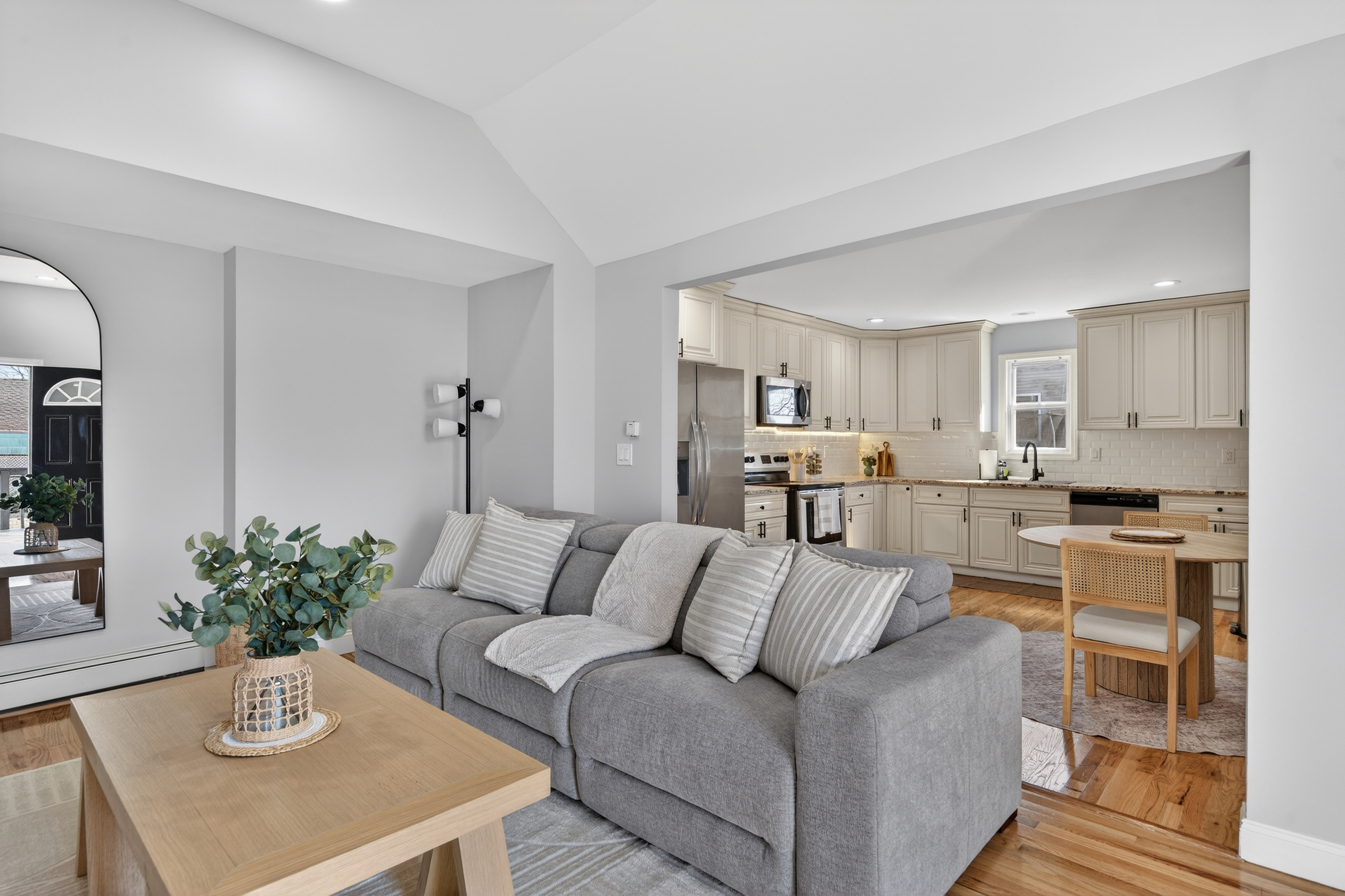 LunaVista Stay | King Bed + Kitchen - Photo 1