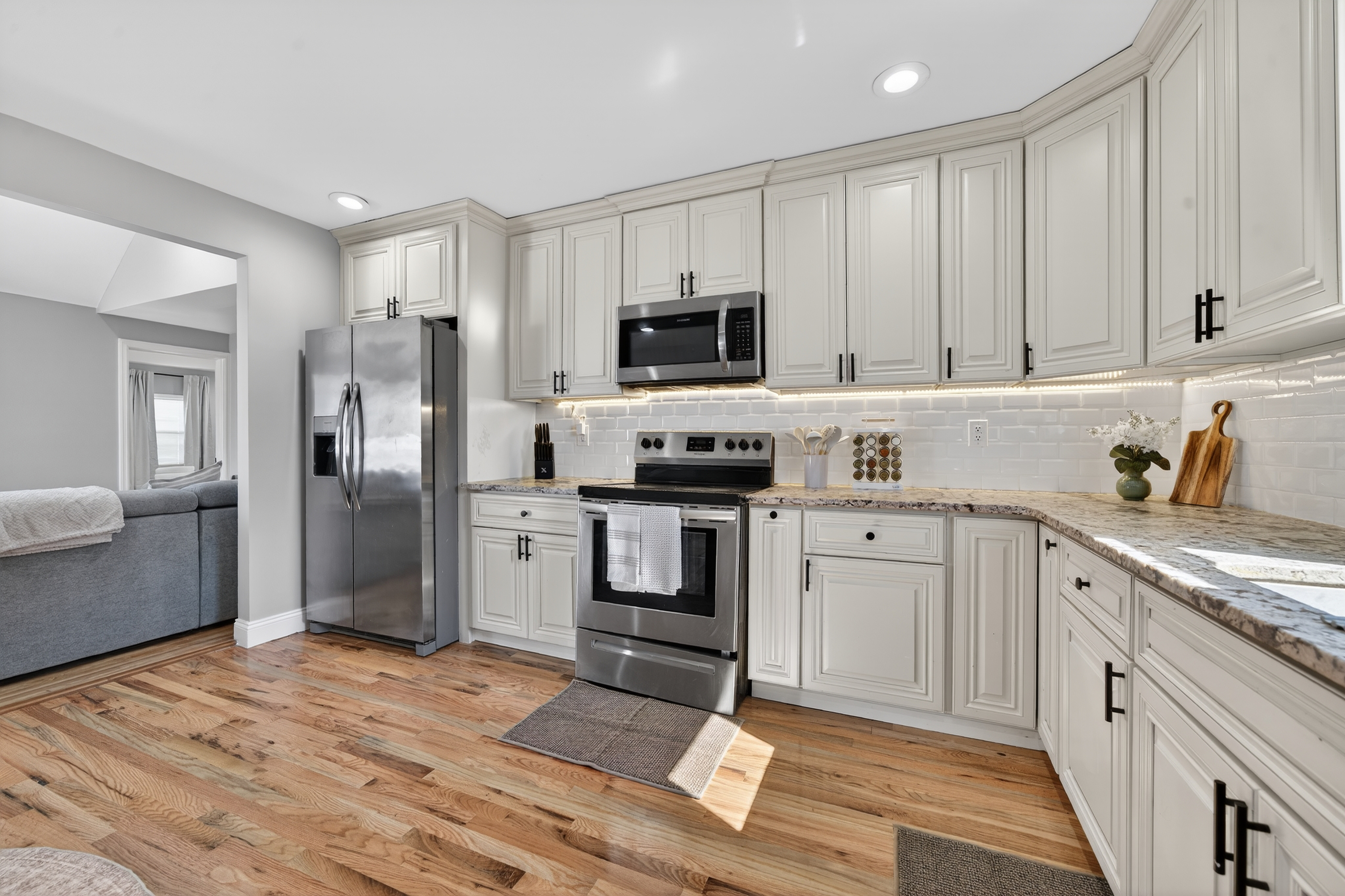 LunaVista Stay | King Bed + Kitchen - Photo 9