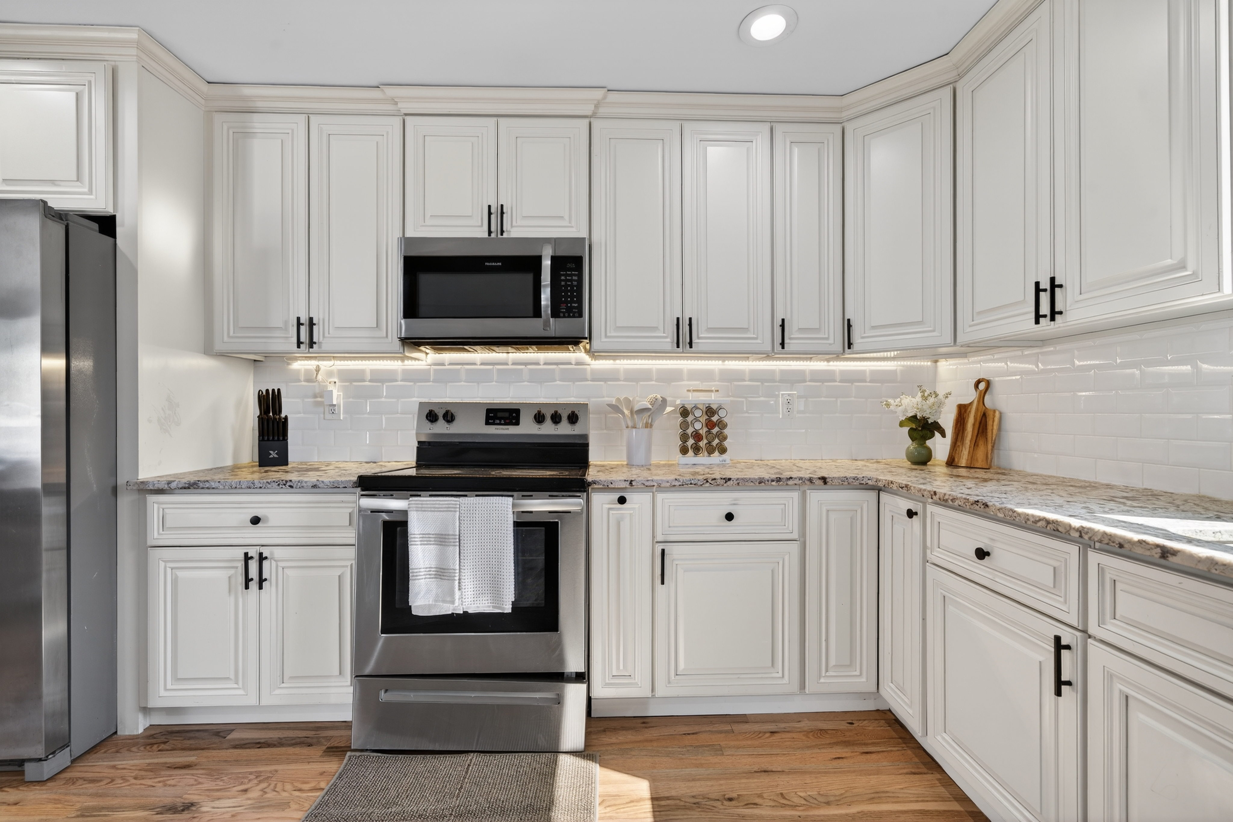LunaVista Stay | King Bed + Kitchen - Photo 7