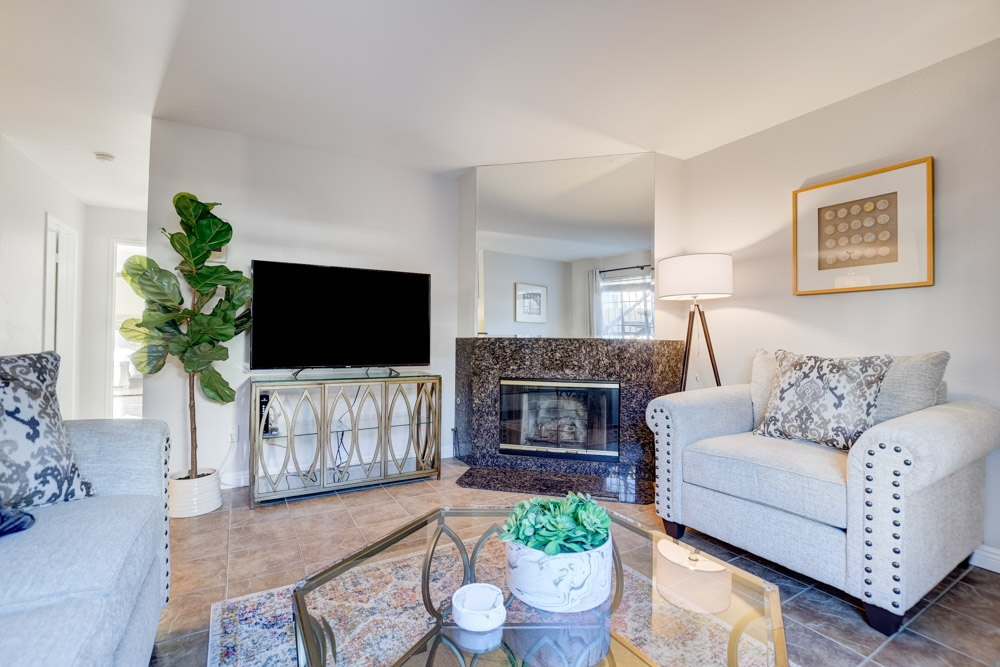 Spacious 2/2 Condo in North Park with Parking - Photo 2