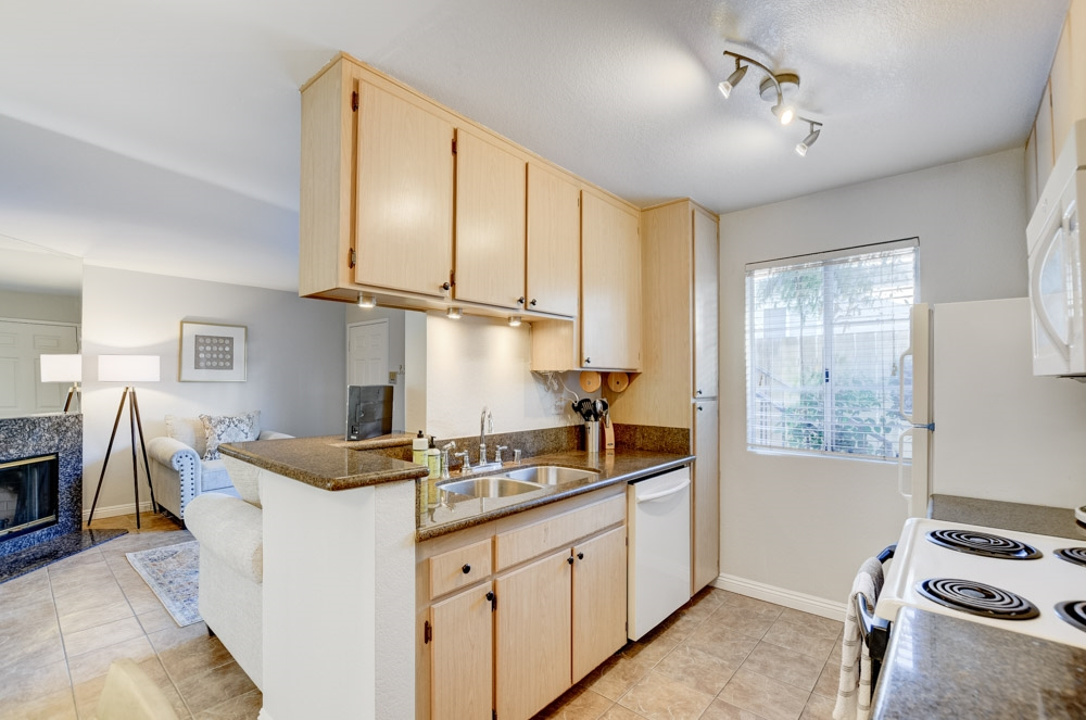 Spacious 2/2 Condo in North Park with Parking - Photo 3