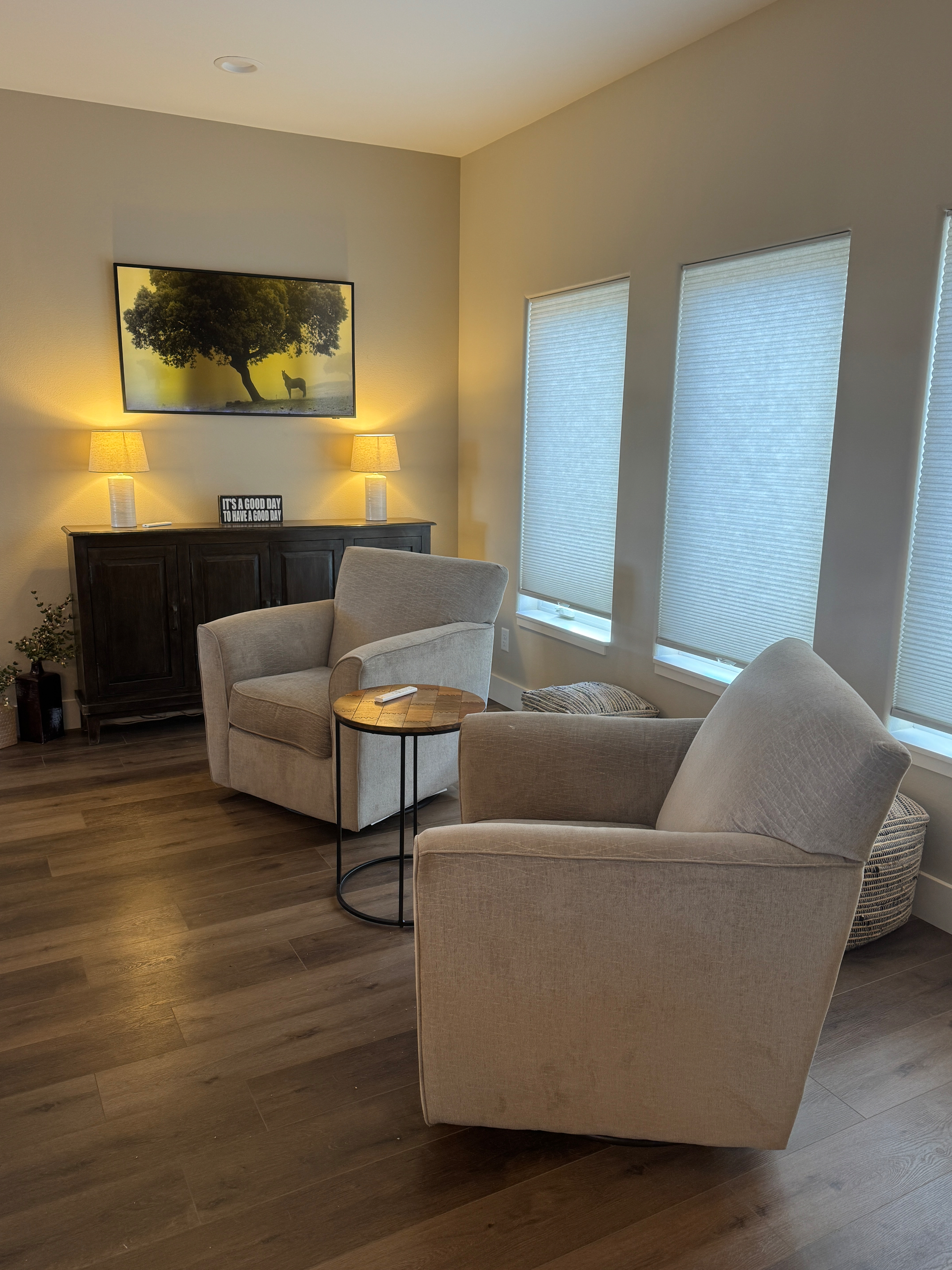 Fully furnished 5-bedroom home available for rent 12/15/26 through 5/31/27. - Photo 4