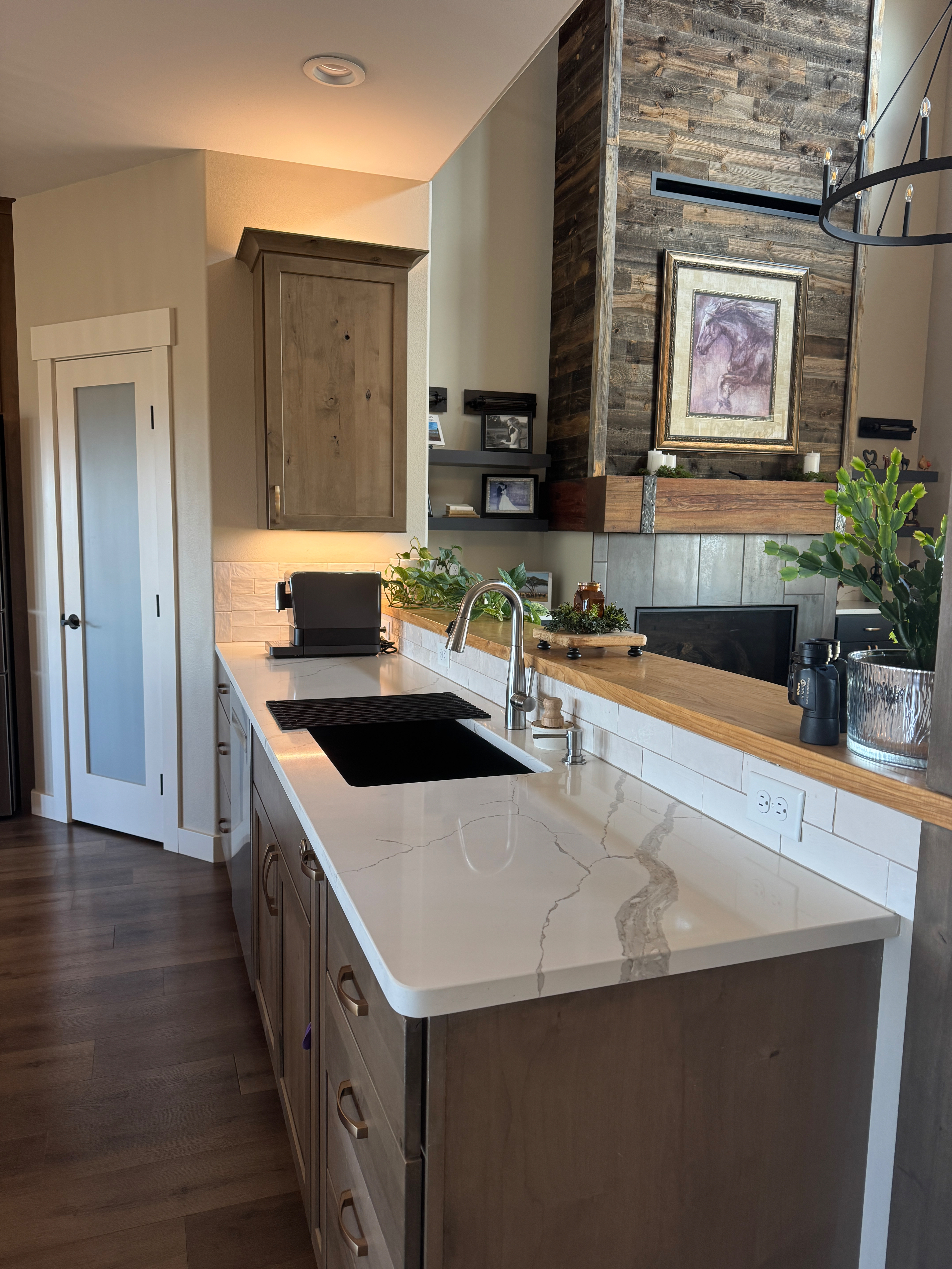 Fully furnished 5-bedroom home available for rent 12/15/26 through 5/31/27. - Photo 9