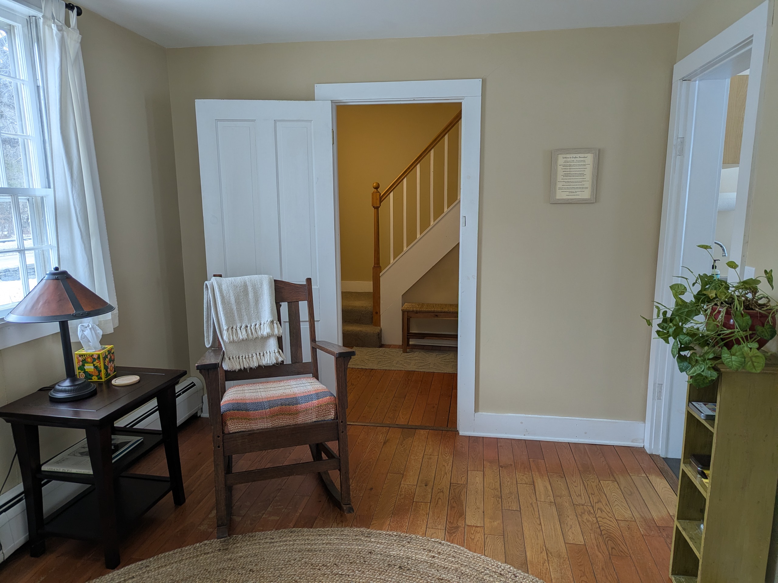Beautiful one bedroom furnished Duplex - Photo 3
