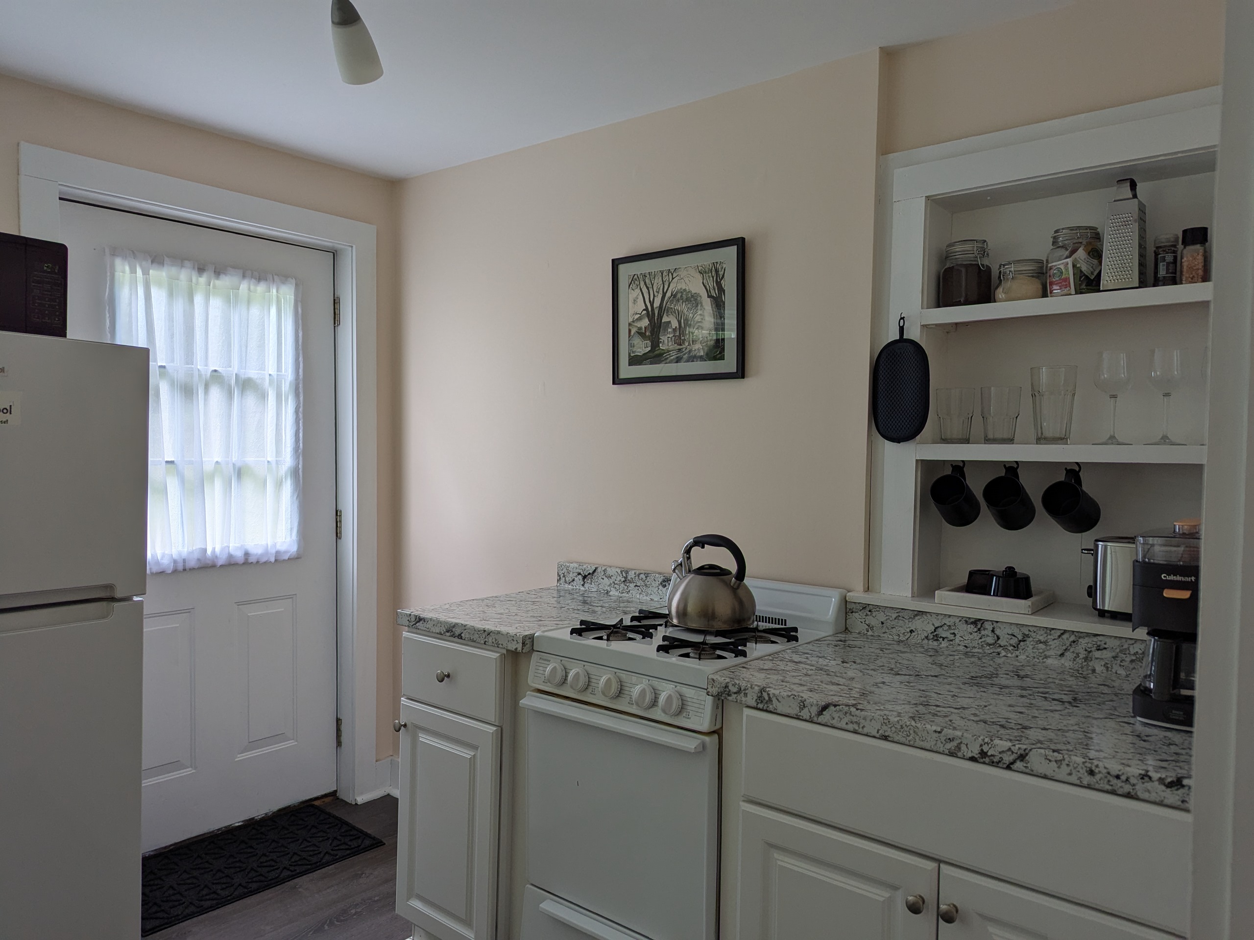 Beautiful one bedroom furnished Duplex - Photo 4