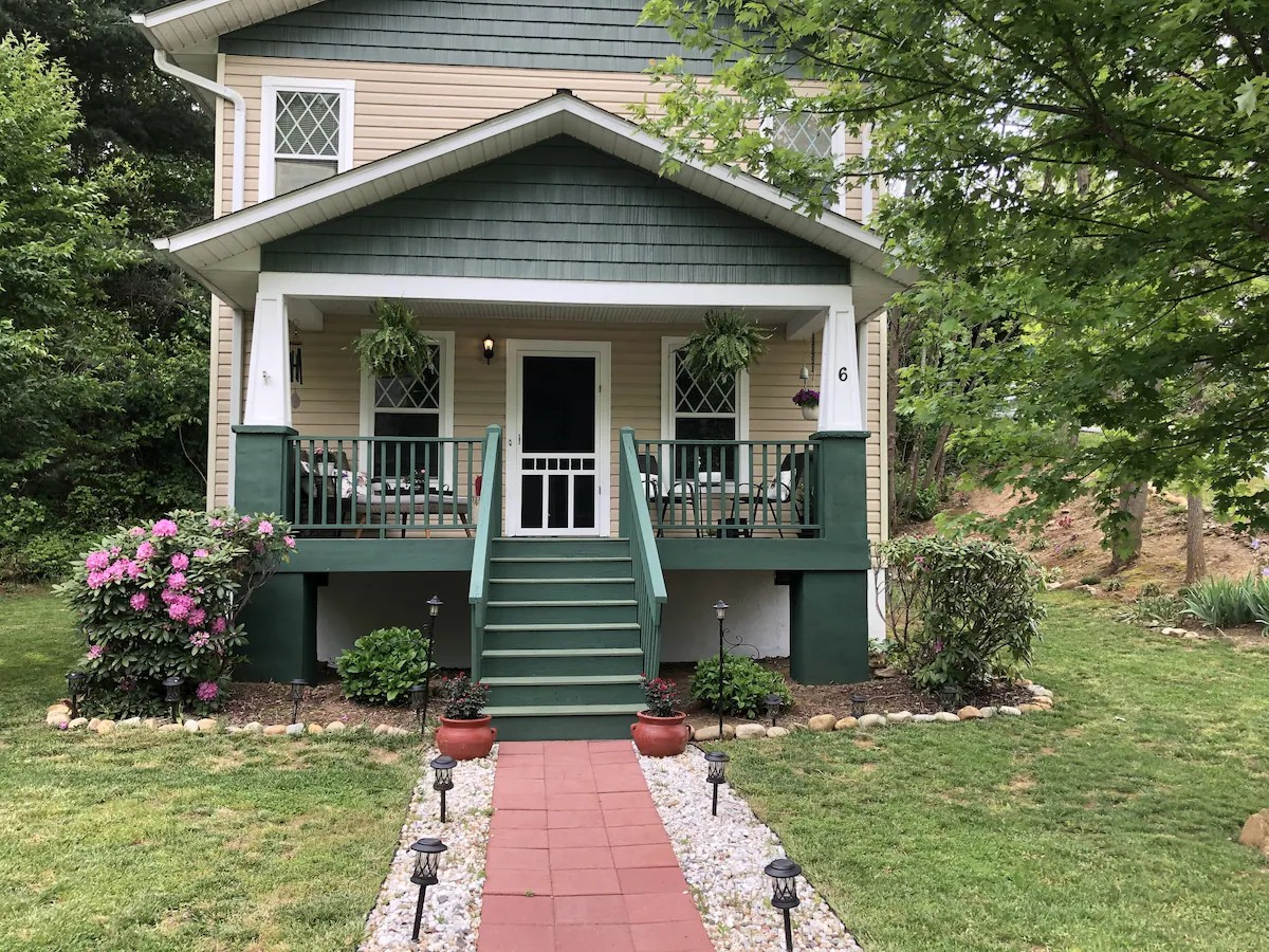 Charming Furnished 3BR Cottage | Peaceful Retreat with Private Deck, Parking & Utilities Included
