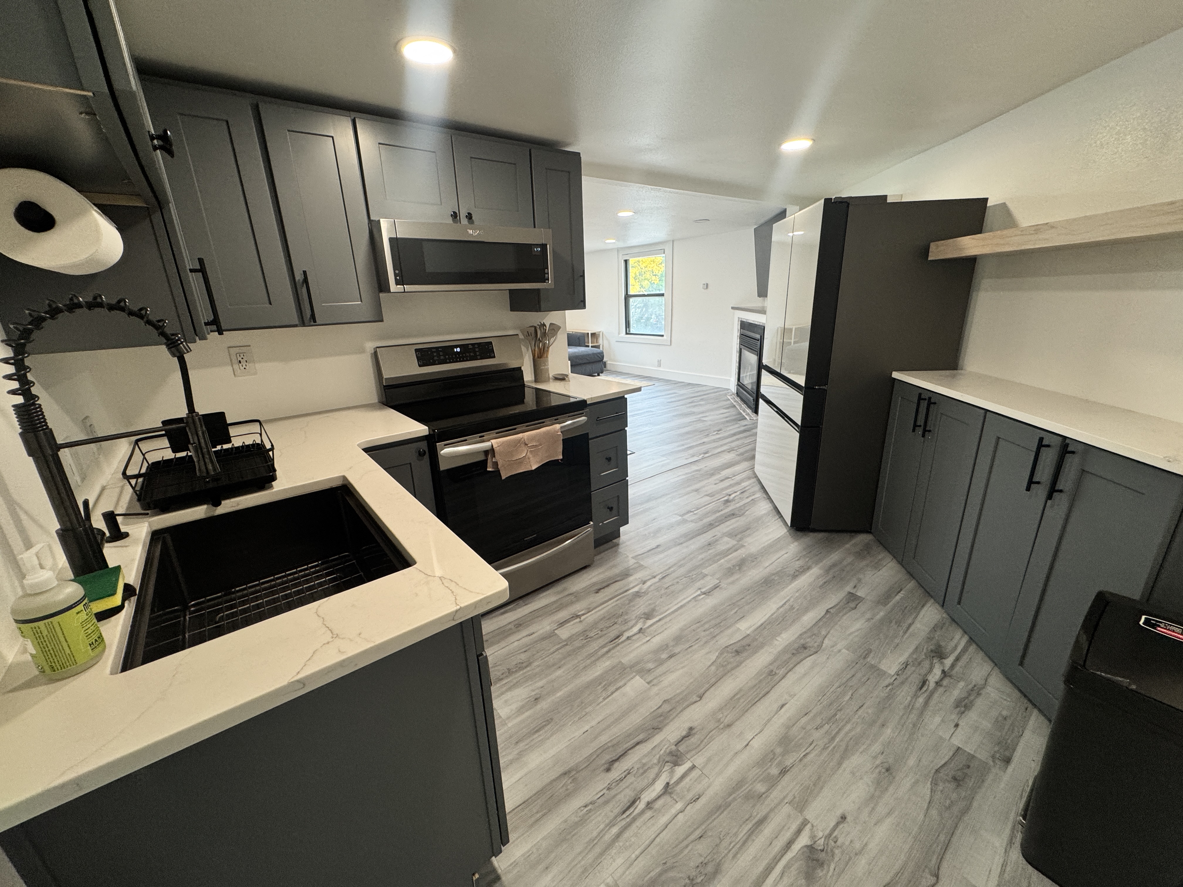 Newly Remodeled Single Unit Condo - Photo 4