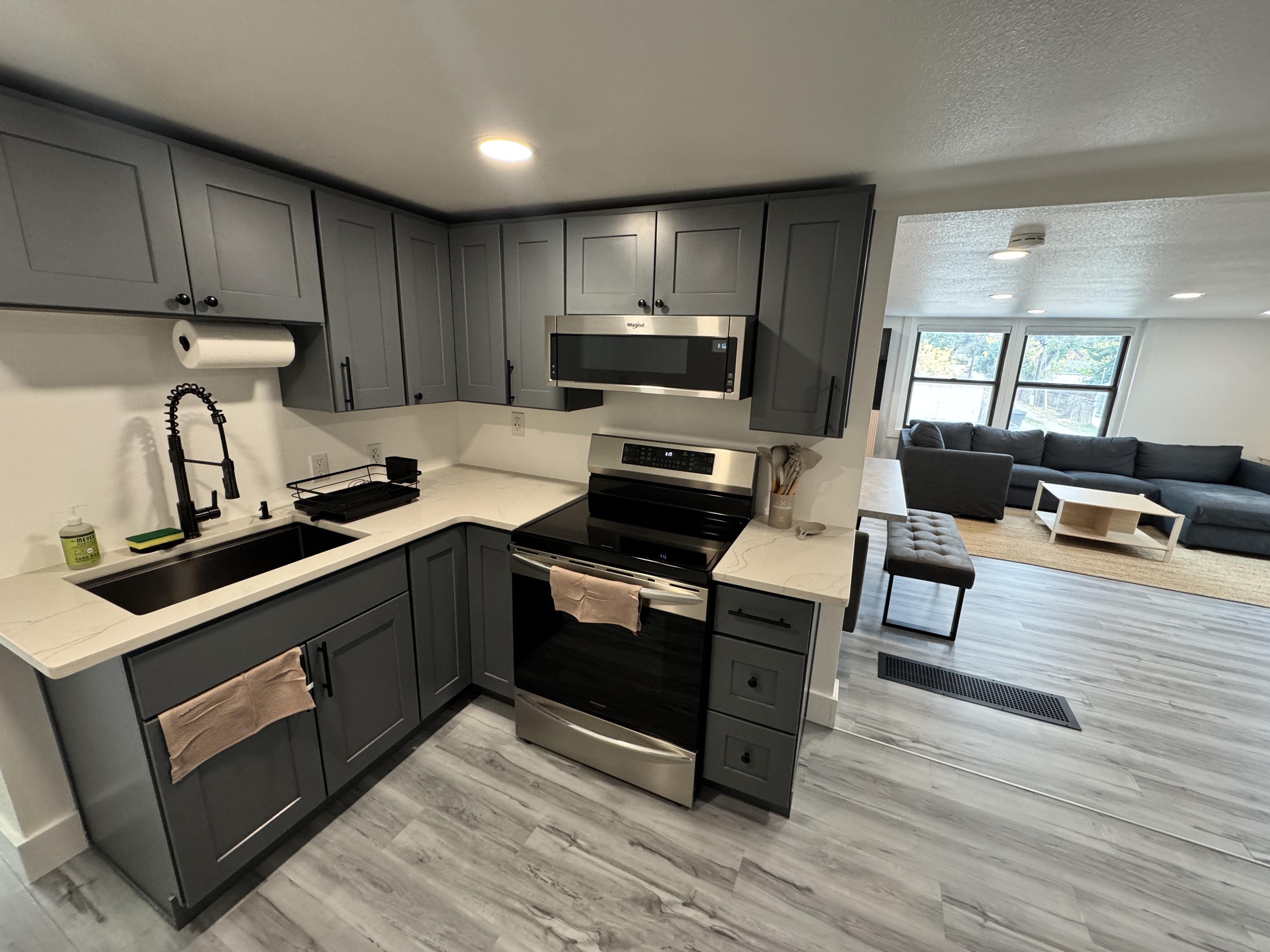 Newly Remodeled Single Unit Condo - Photo 3