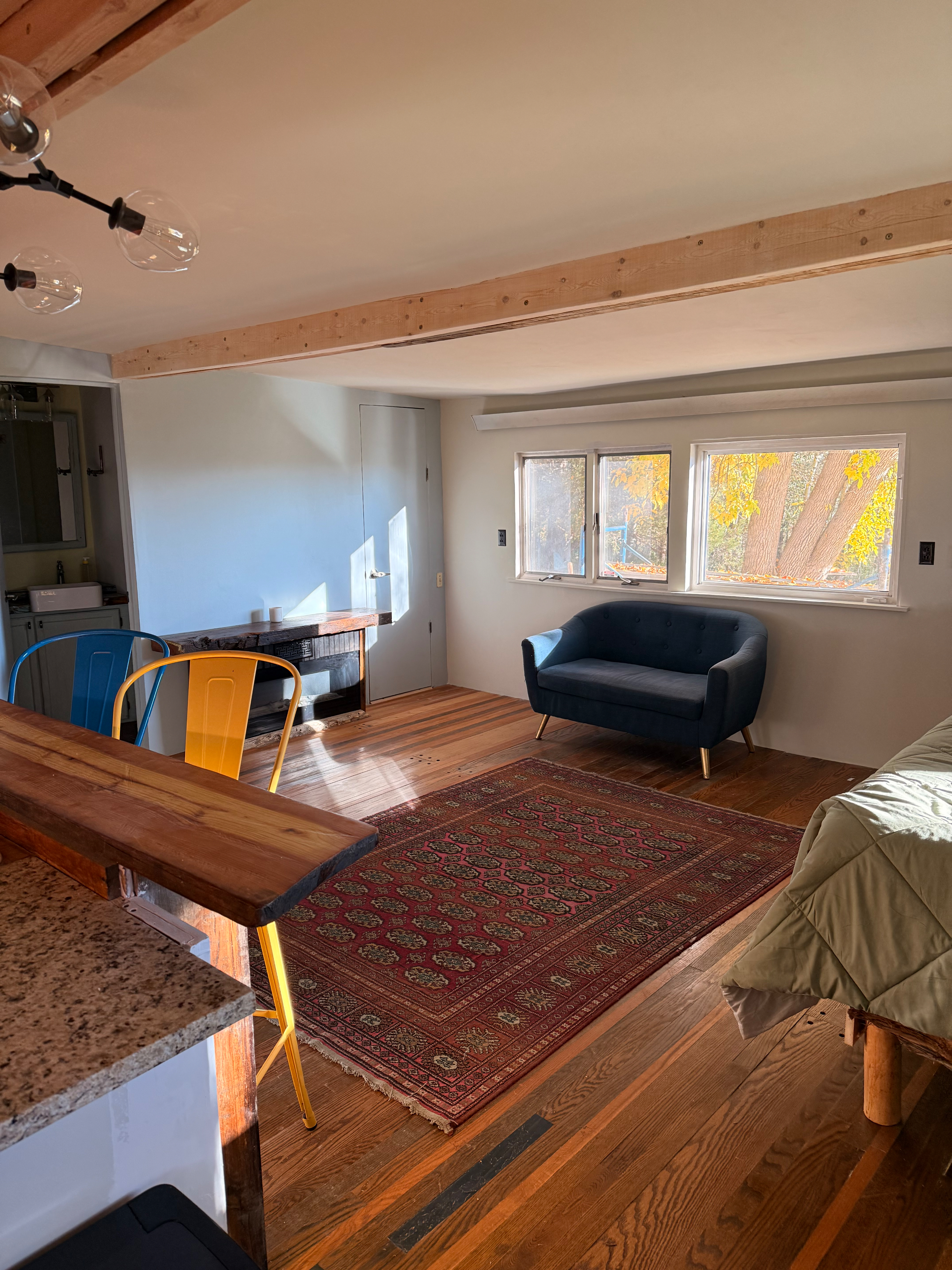 Private newly renovated studio apartment - Photo 5