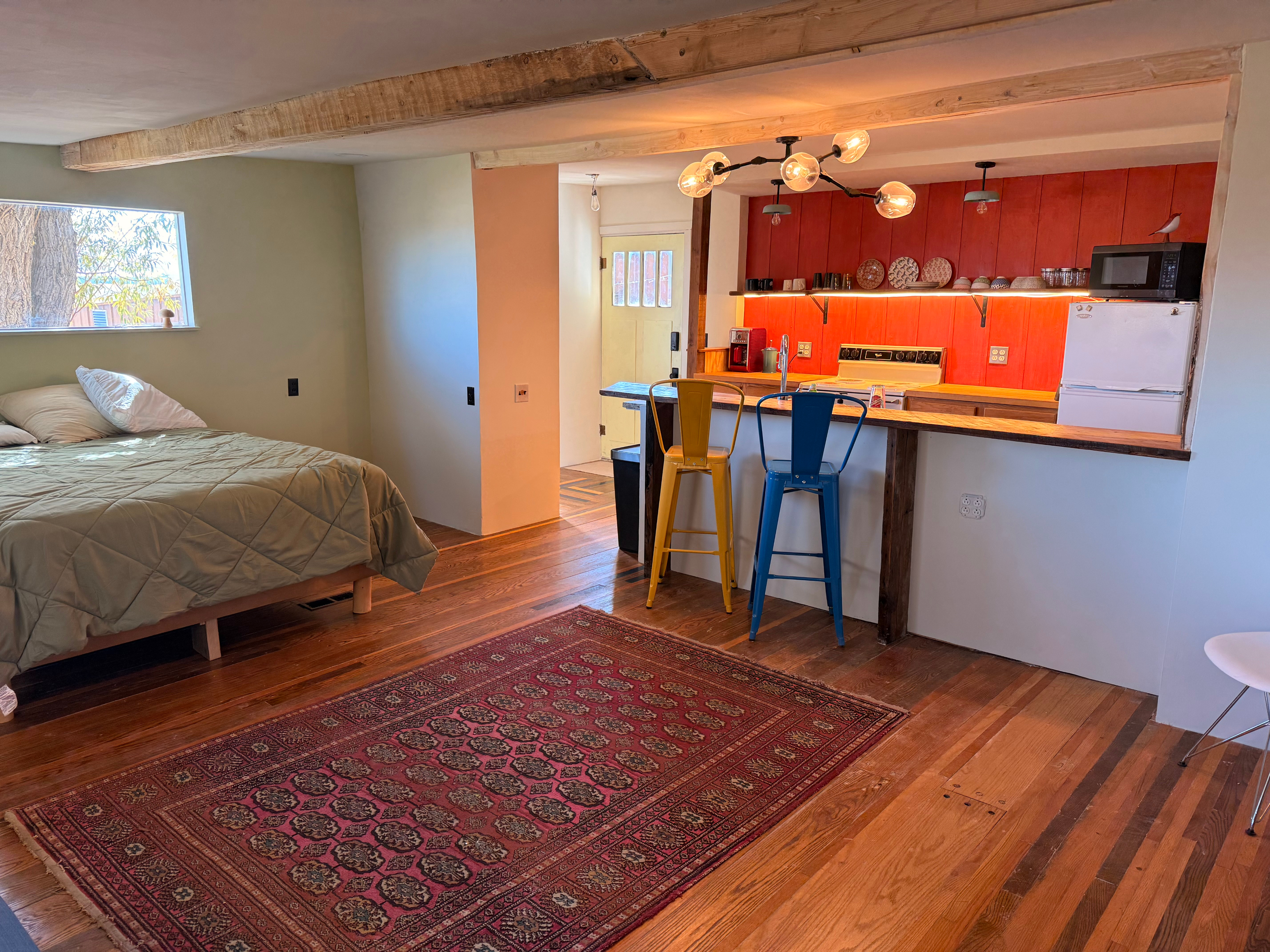 Private newly renovated studio apartment - Photo 1