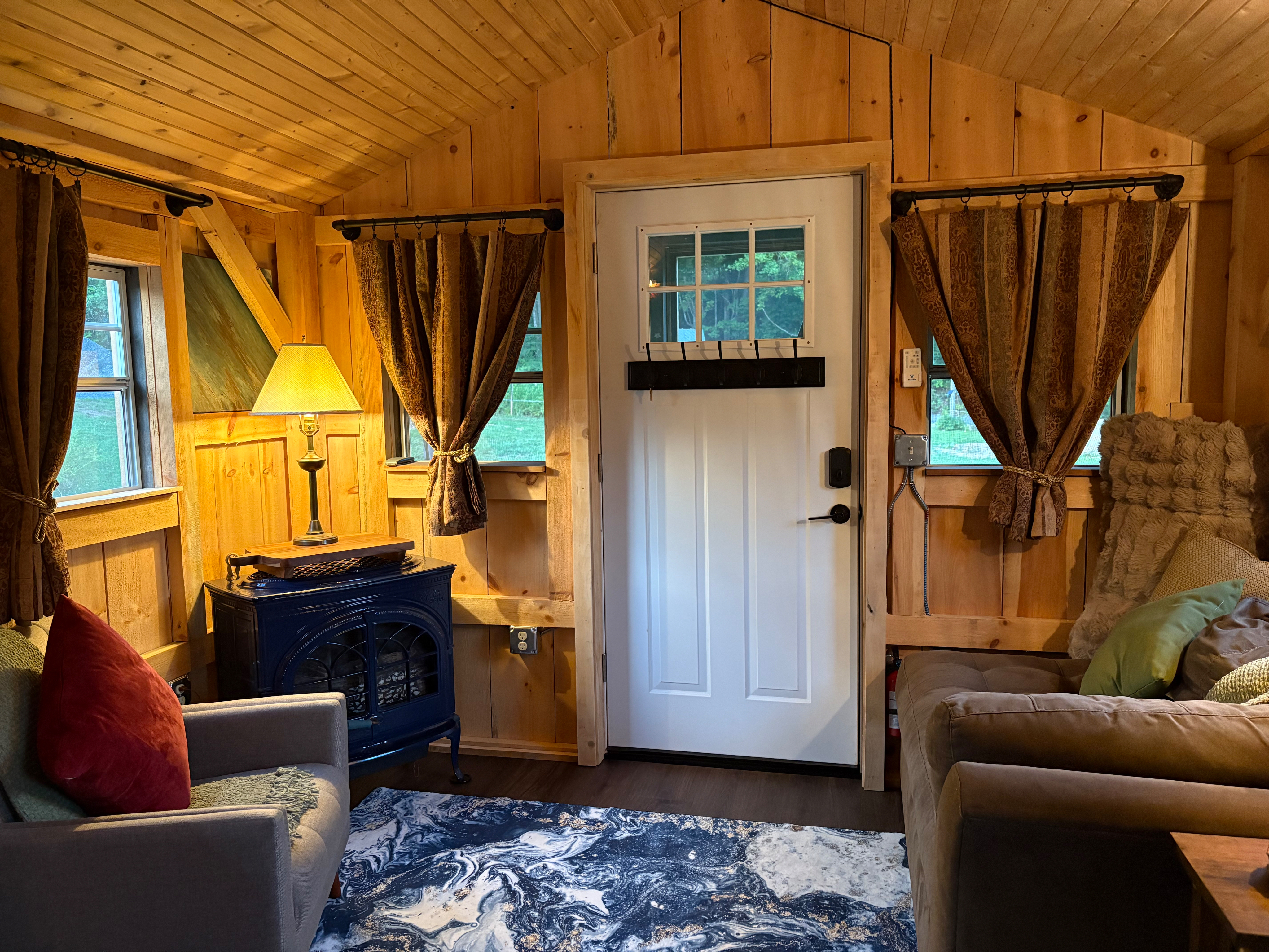 Fully furnished cozy cabin in breathtaking and peaceful location - Photo 10