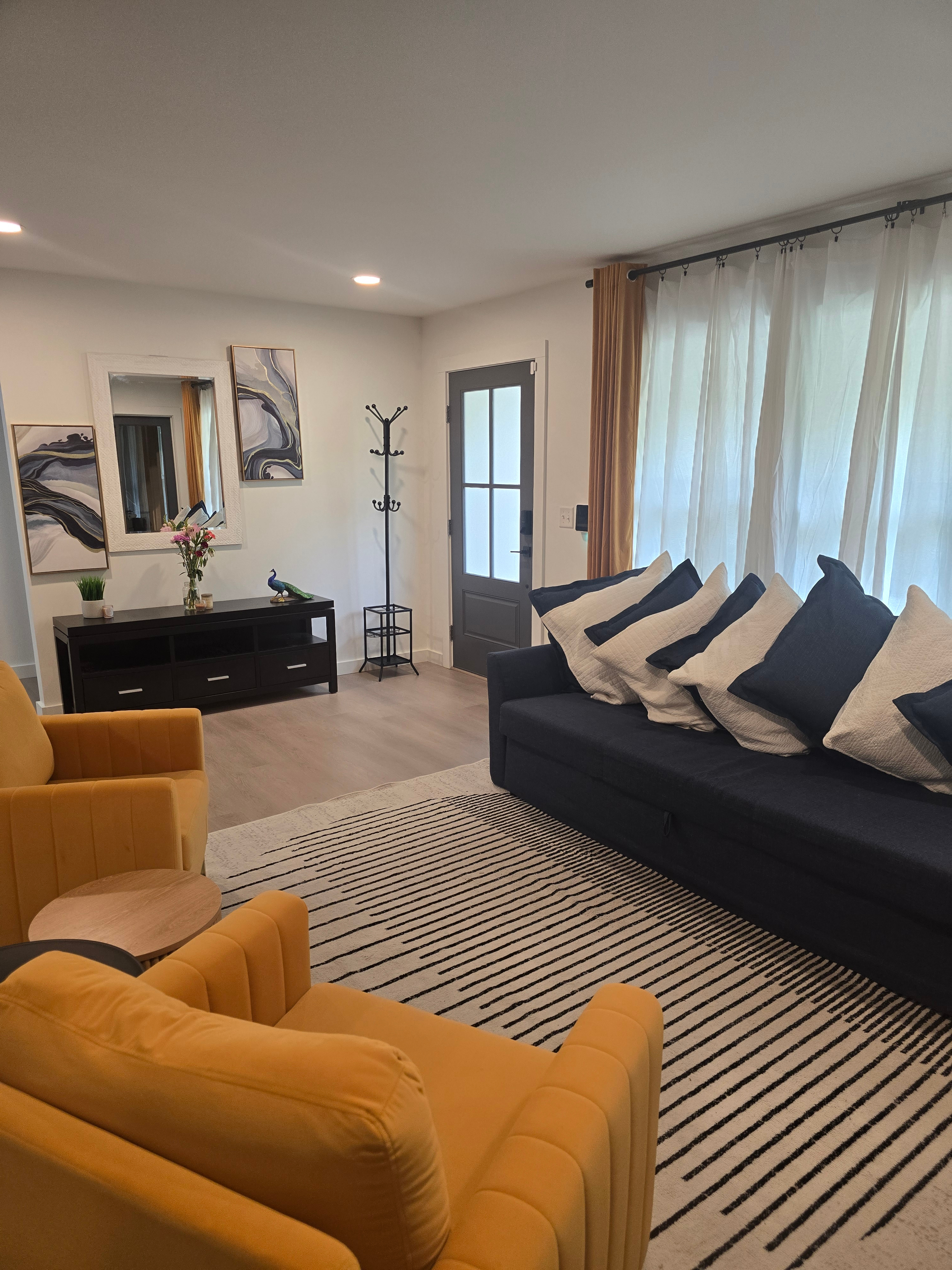 Modern Furnished Room in Decatur | Near Emory, Kaiser & Atlanta Hospitals - Photo 3