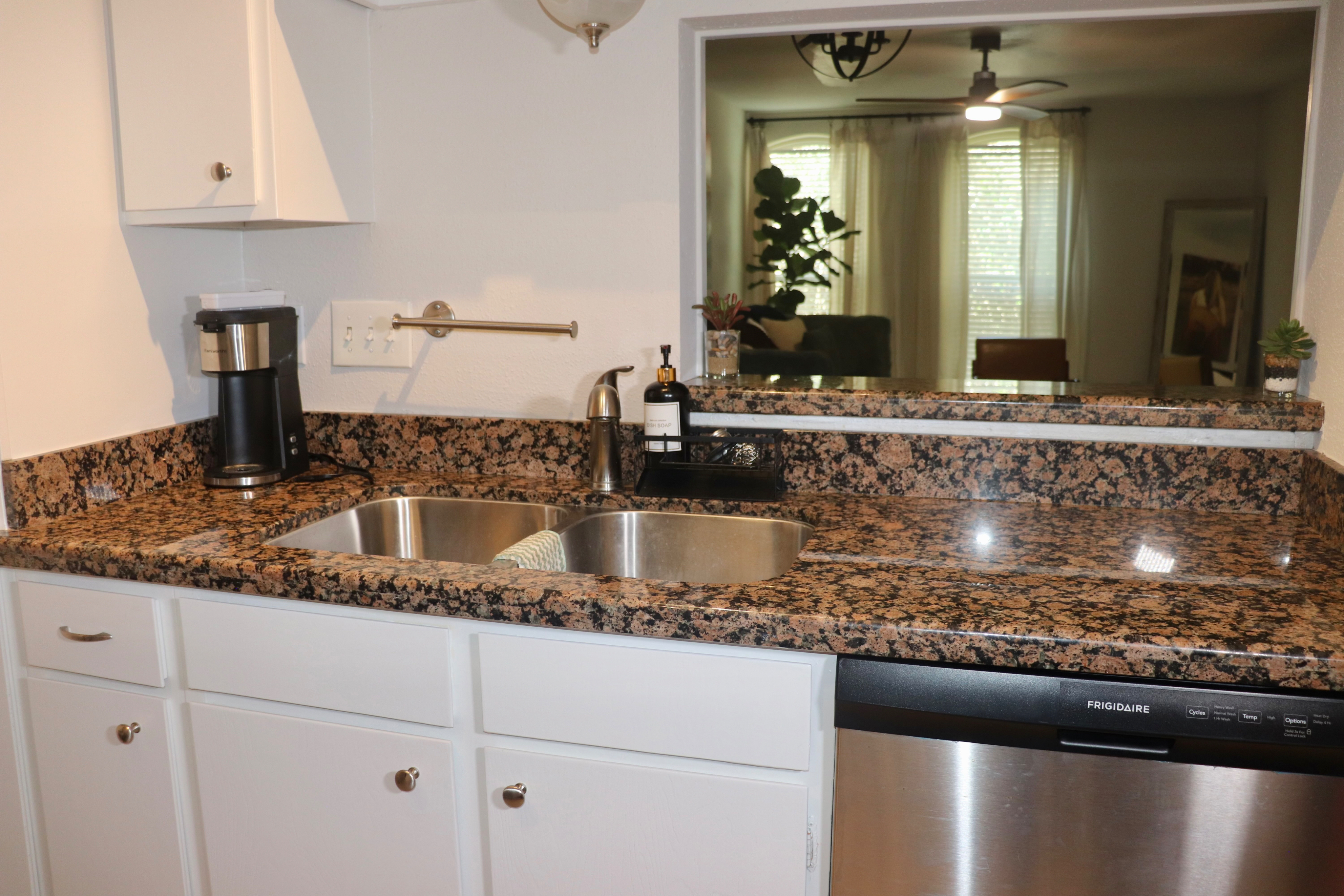 Luxury Condo - Photo 5