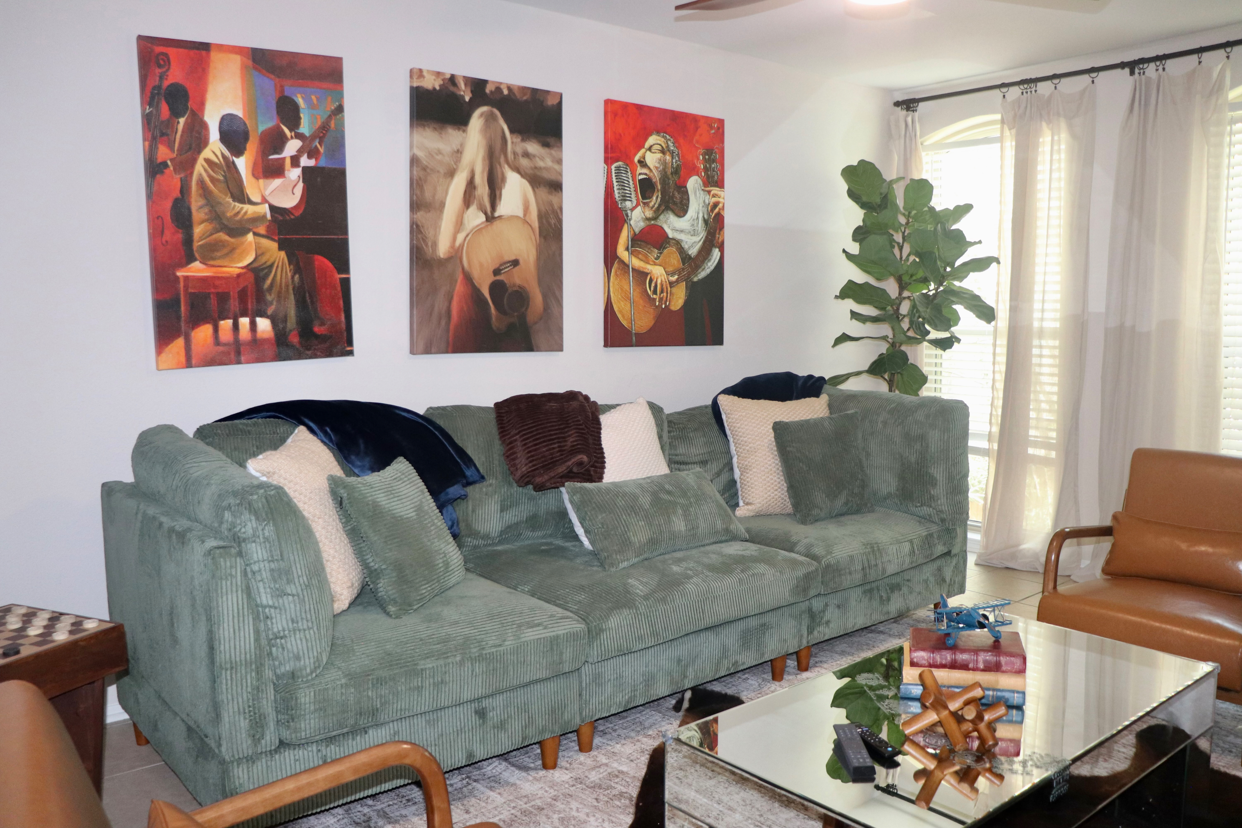 Luxury Condo - Photo 3