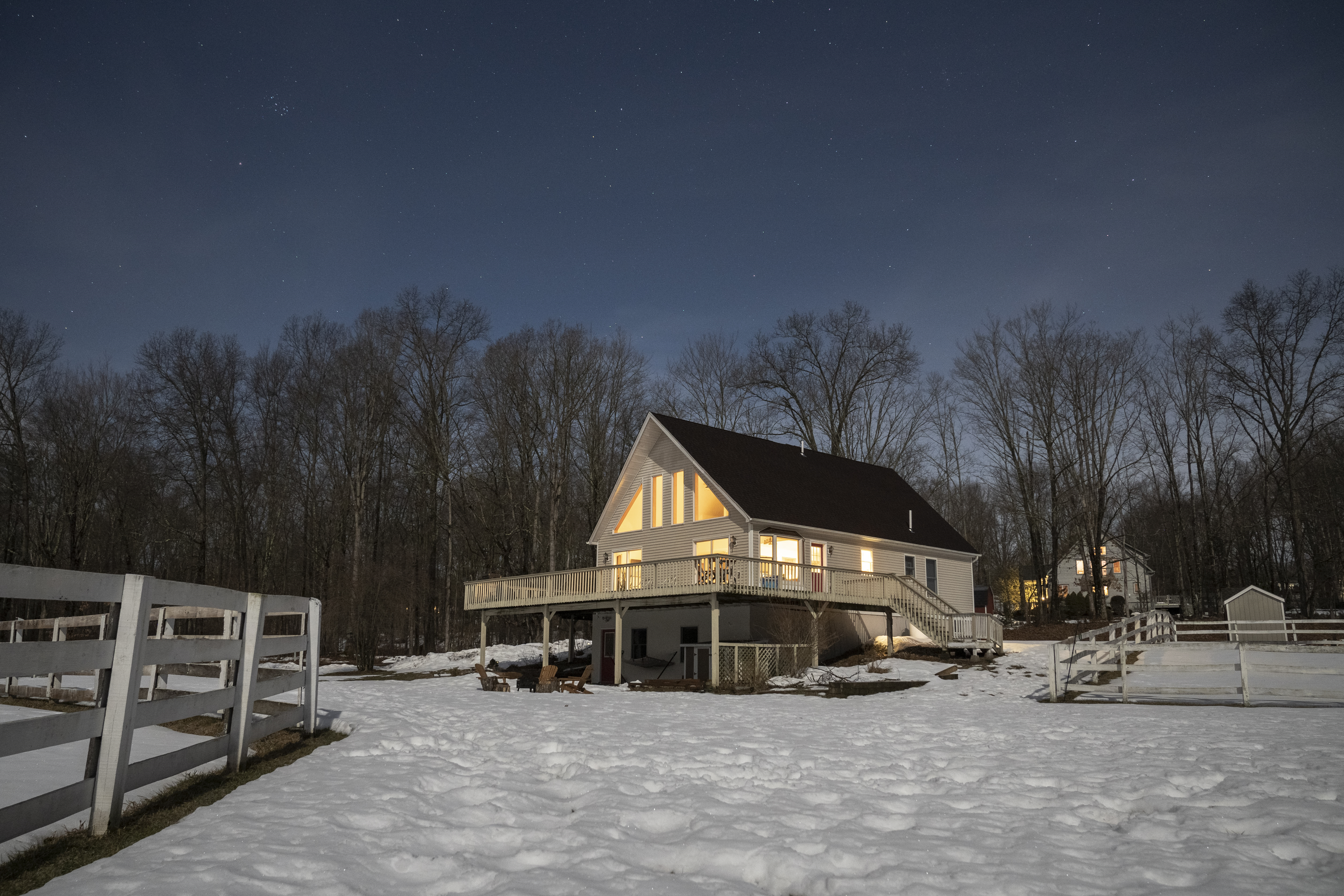 Family Friendly 5 Acre Oasis with grill, game room, theater, and natural sunlight - Photo 10