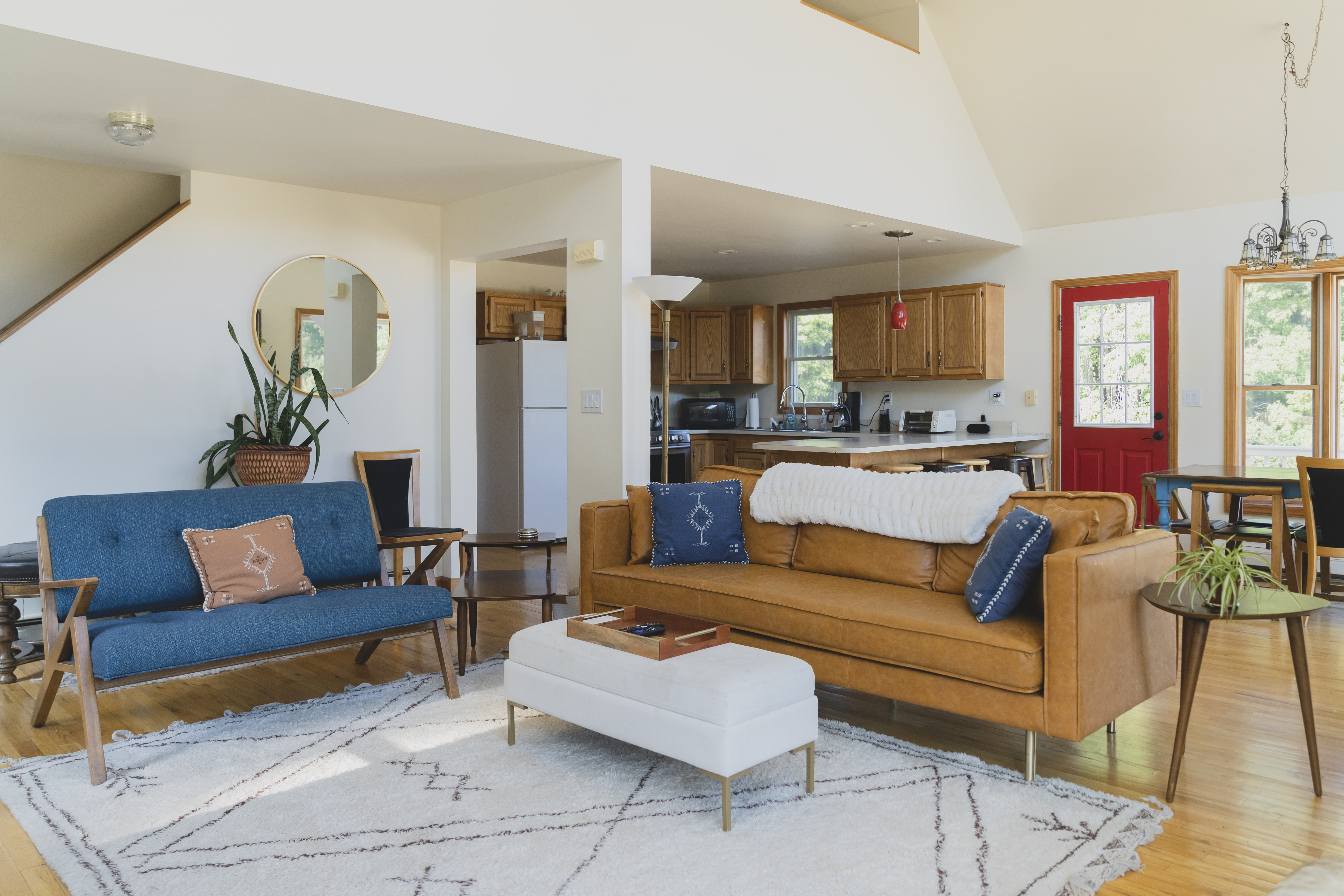 Family Friendly 5 Acre Oasis with grill, game room, theater, and natural sunlight - Photo 3