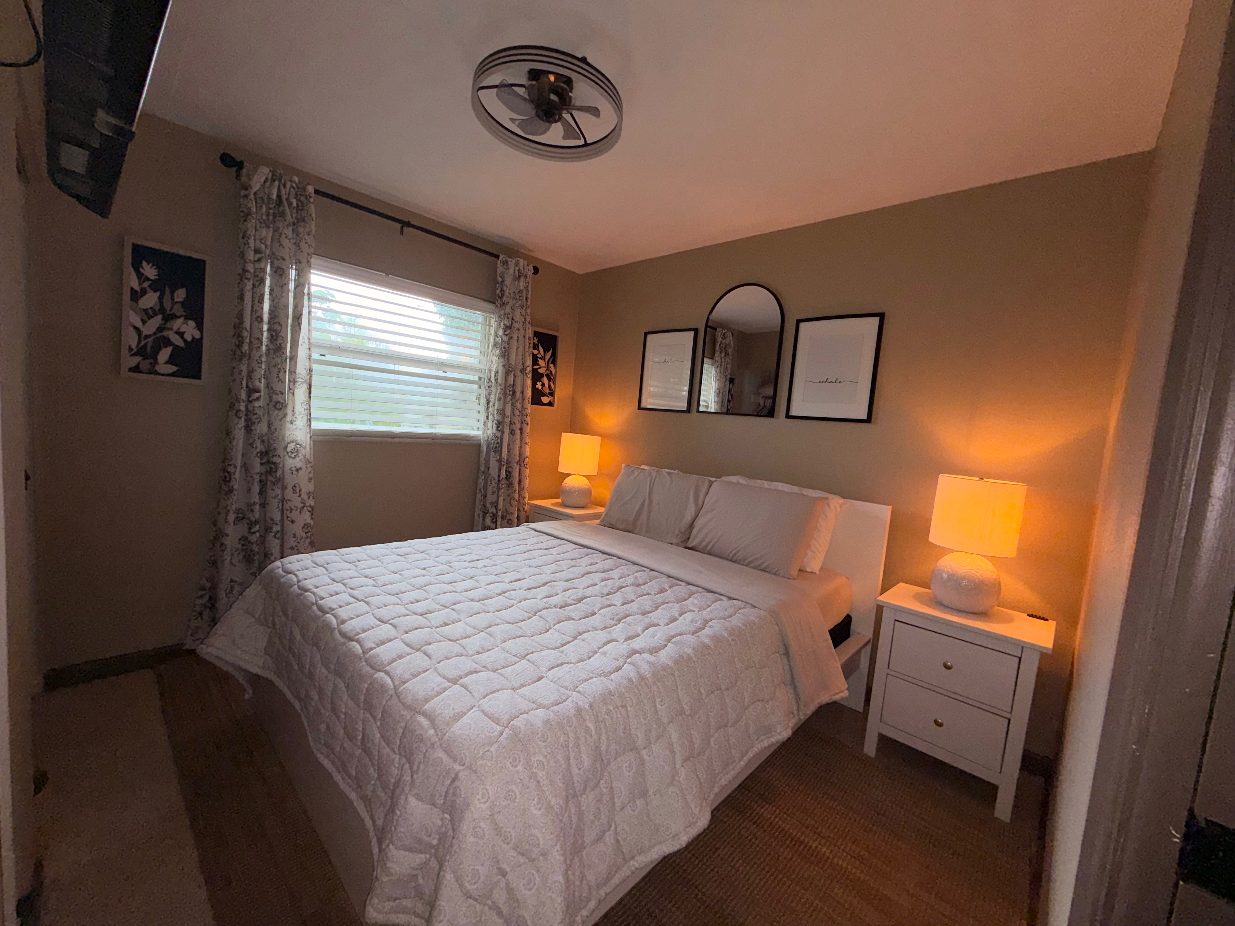 Room in a cozy home with a pool - Photo 12