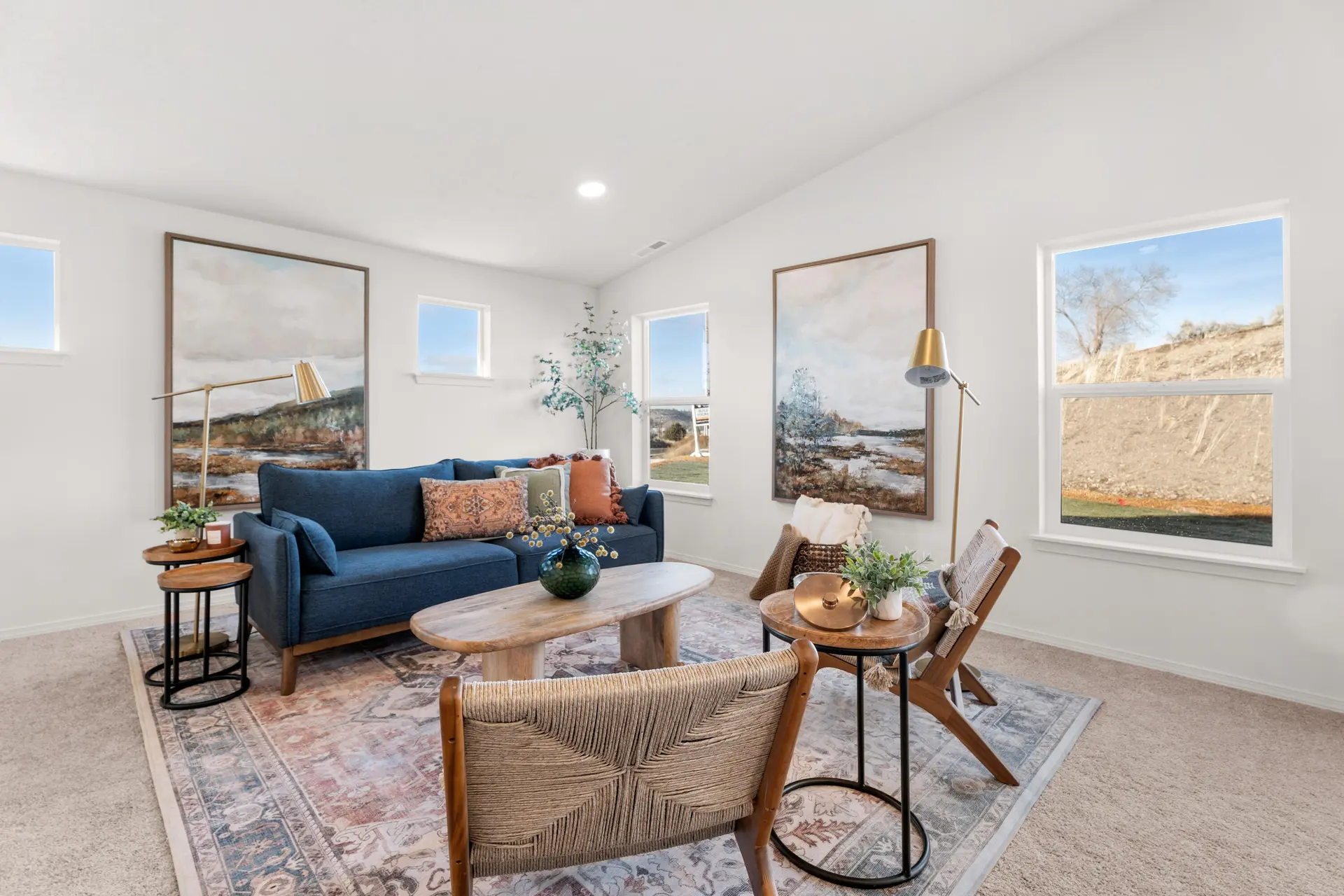 Modern Furnished 3 Bed, 2.5 Bath - Brand New & Move-In Ready - Photo 5
