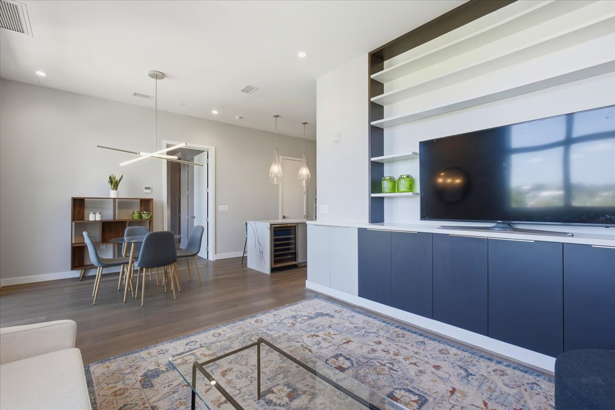 Modern DC Penthouse with Private Rooftop Terrace | Ideal for Traveling Professionals - Photo 3