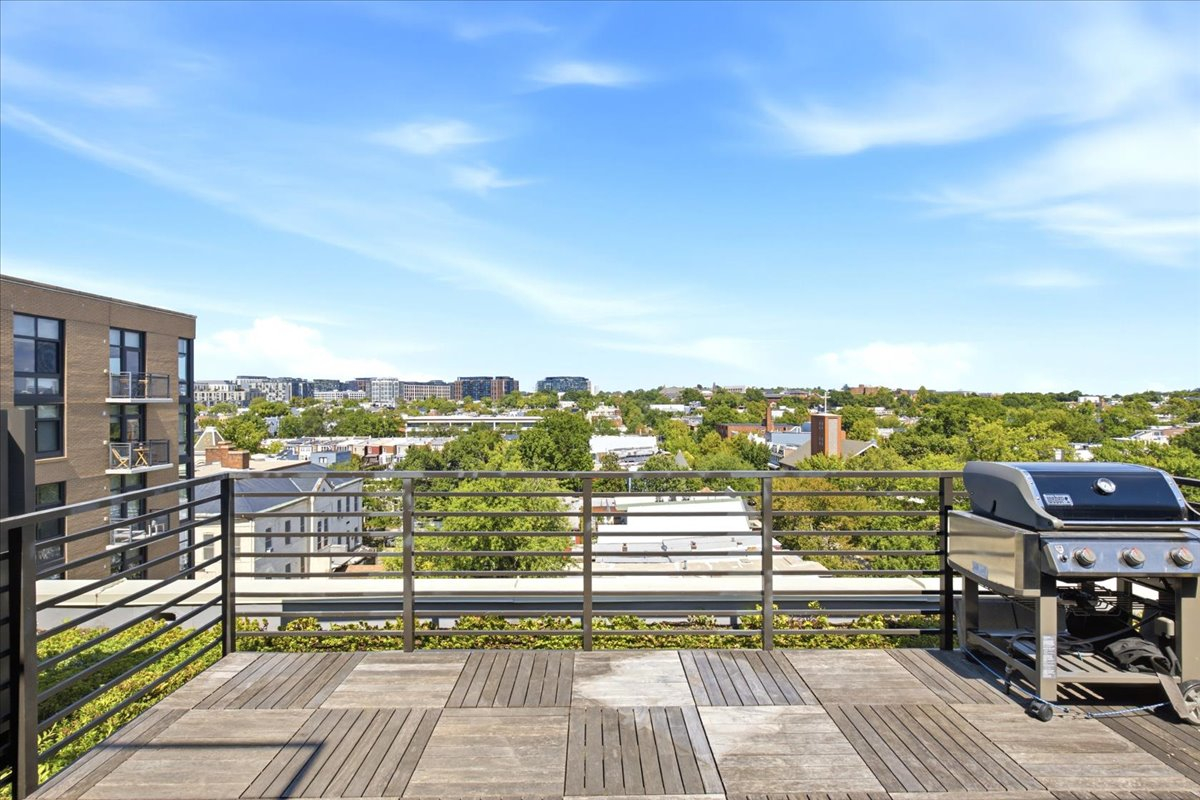 Modern DC Penthouse with Private Rooftop Terrace | Ideal for Traveling Professionals - Photo 12
