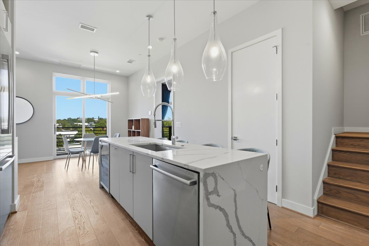 Modern DC Penthouse with Private Rooftop Terrace | Ideal for Traveling Professionals - Photo 8