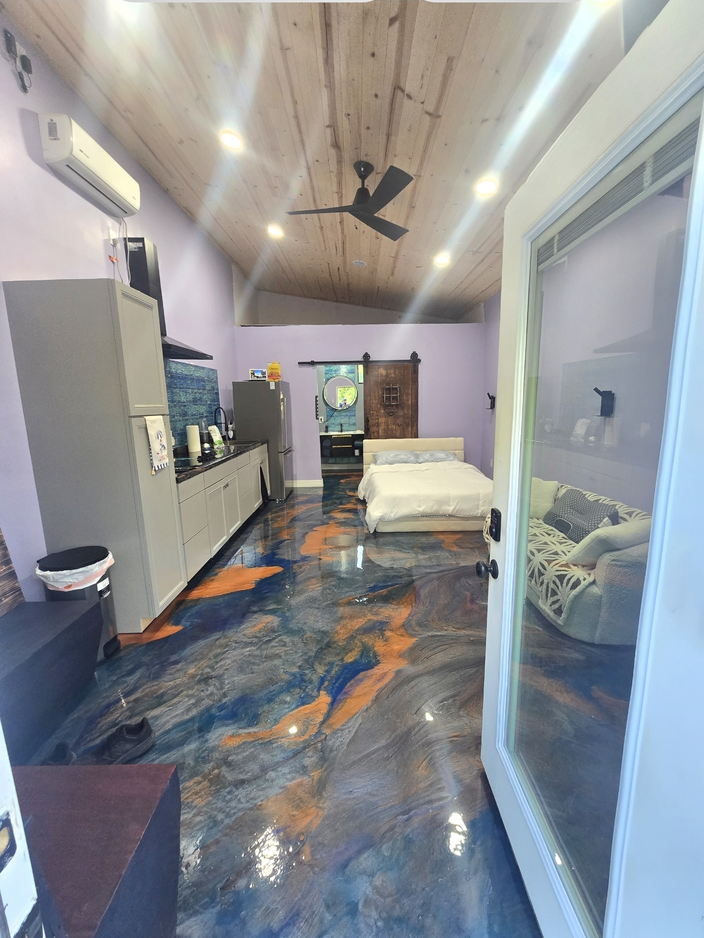 Epoxy floor hidden Studio - Photo 8