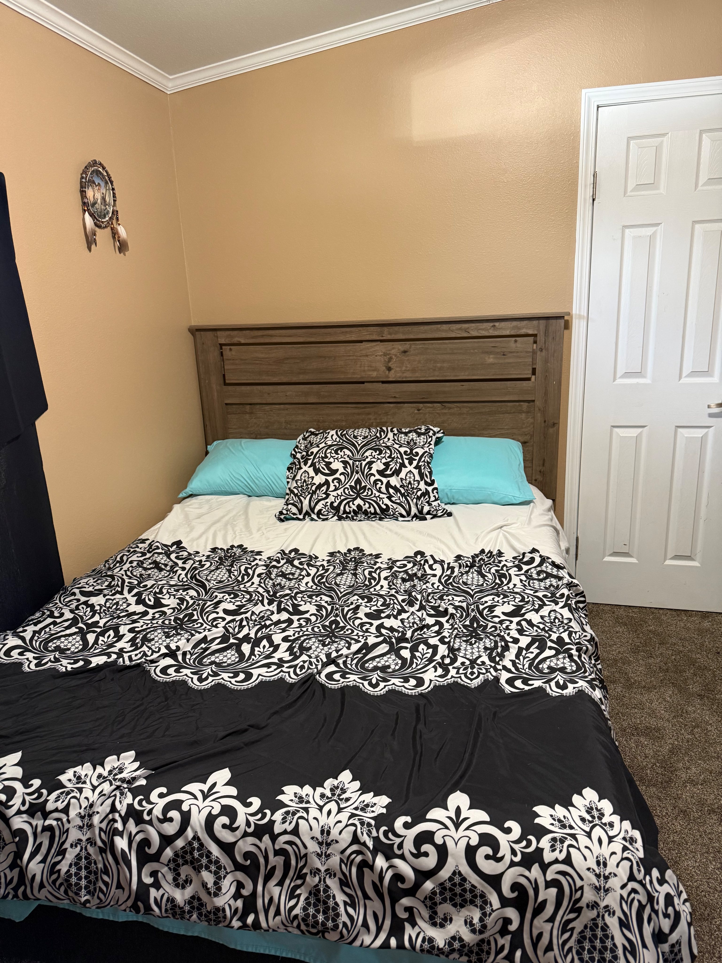 Your Cozy Home Away From Home | Furnished Room With All The Essentials - Photo 2
