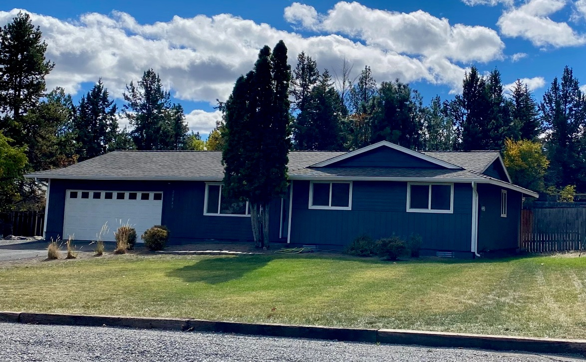 Nice 3BR Home Near St. Charles Hospital, medical clinics, easy access to OSU-Cascades and Central Oregon Community College - Photo 2