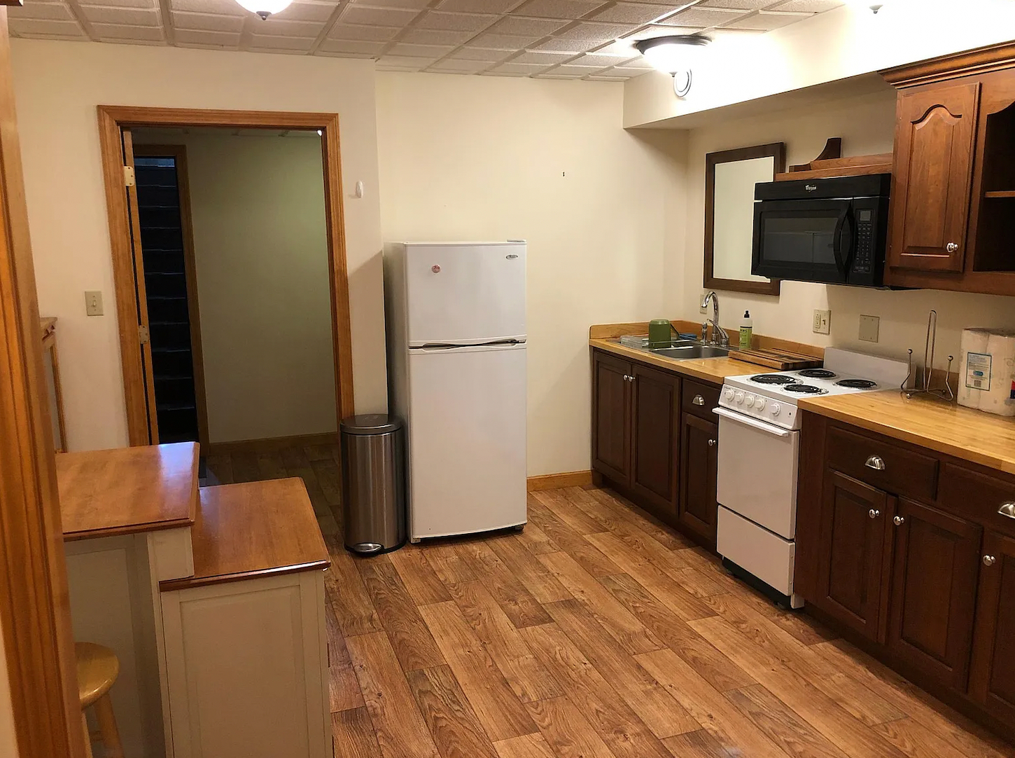 Nestle Into Easy: Month to Month, Furnished, Private Entrance, Garage & All Utilities Included - Photo 3
