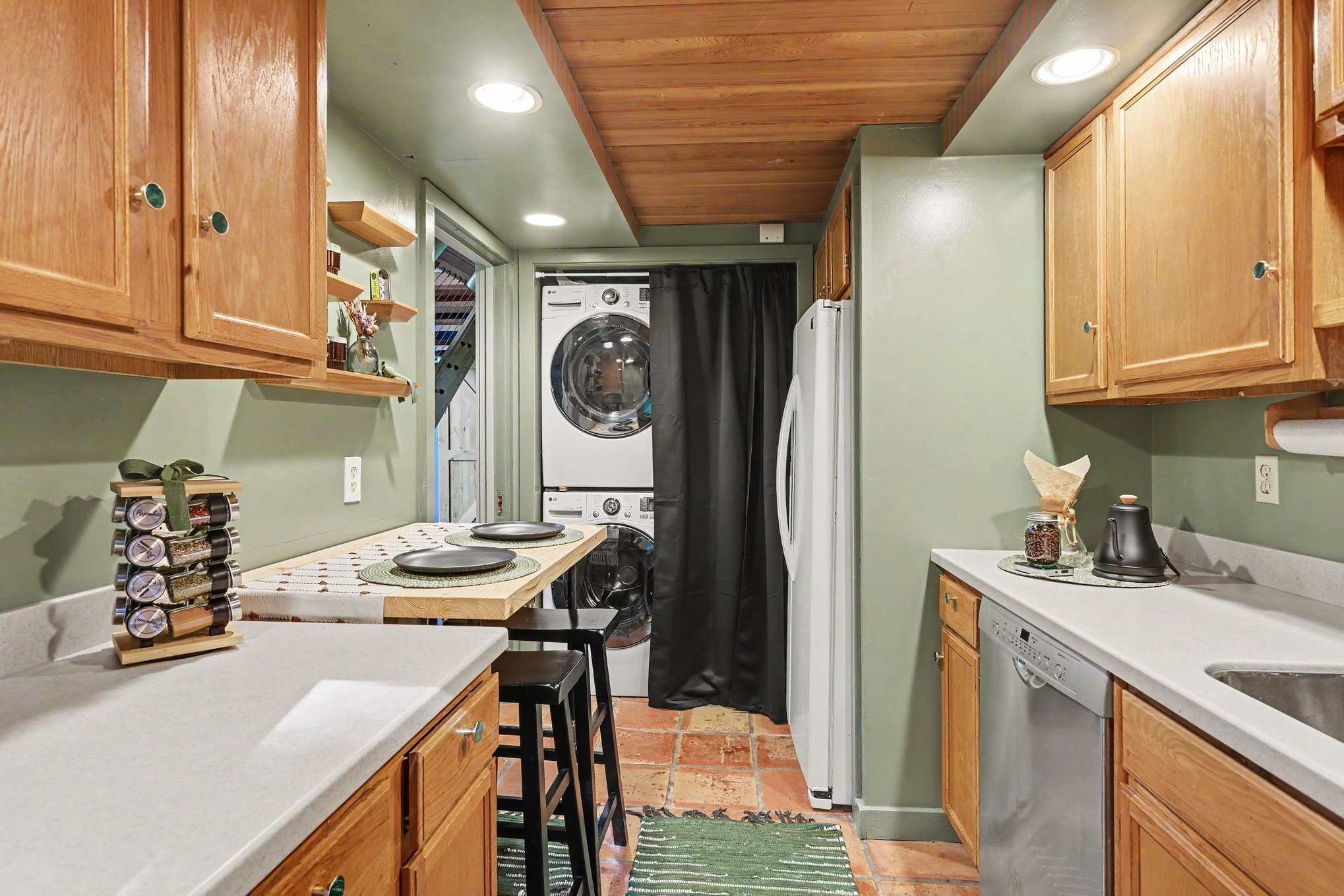 Private Pittsford Suite w/ Kitchen, Bath & Trail Access - Photo 7