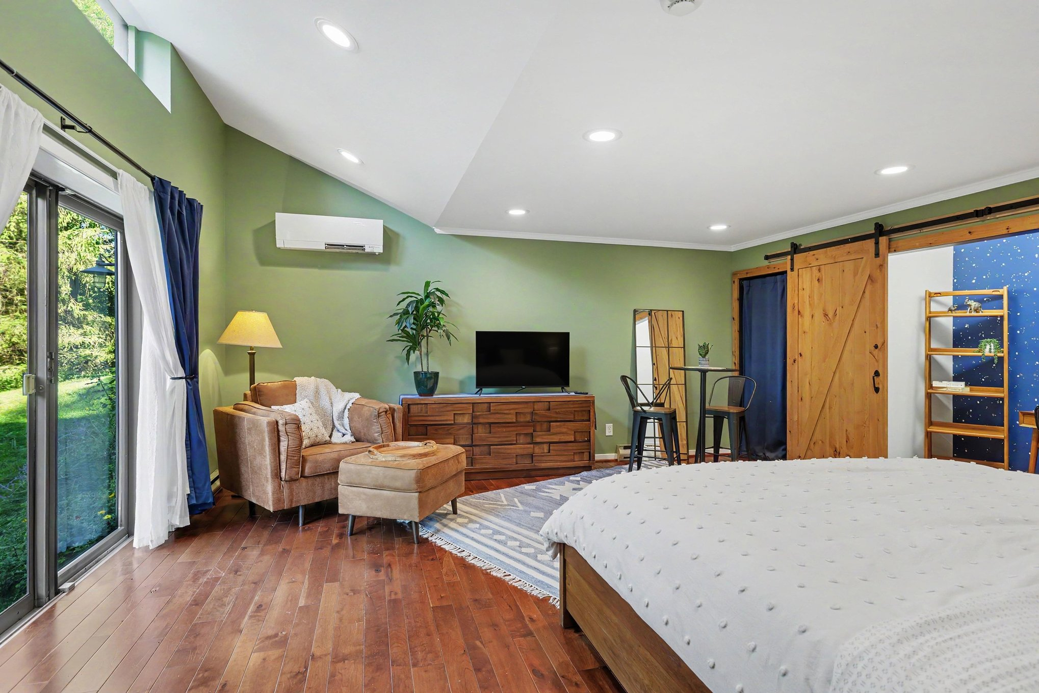 Private Pittsford Suite w/ Kitchen, Bath & Trail Access - Photo 1
